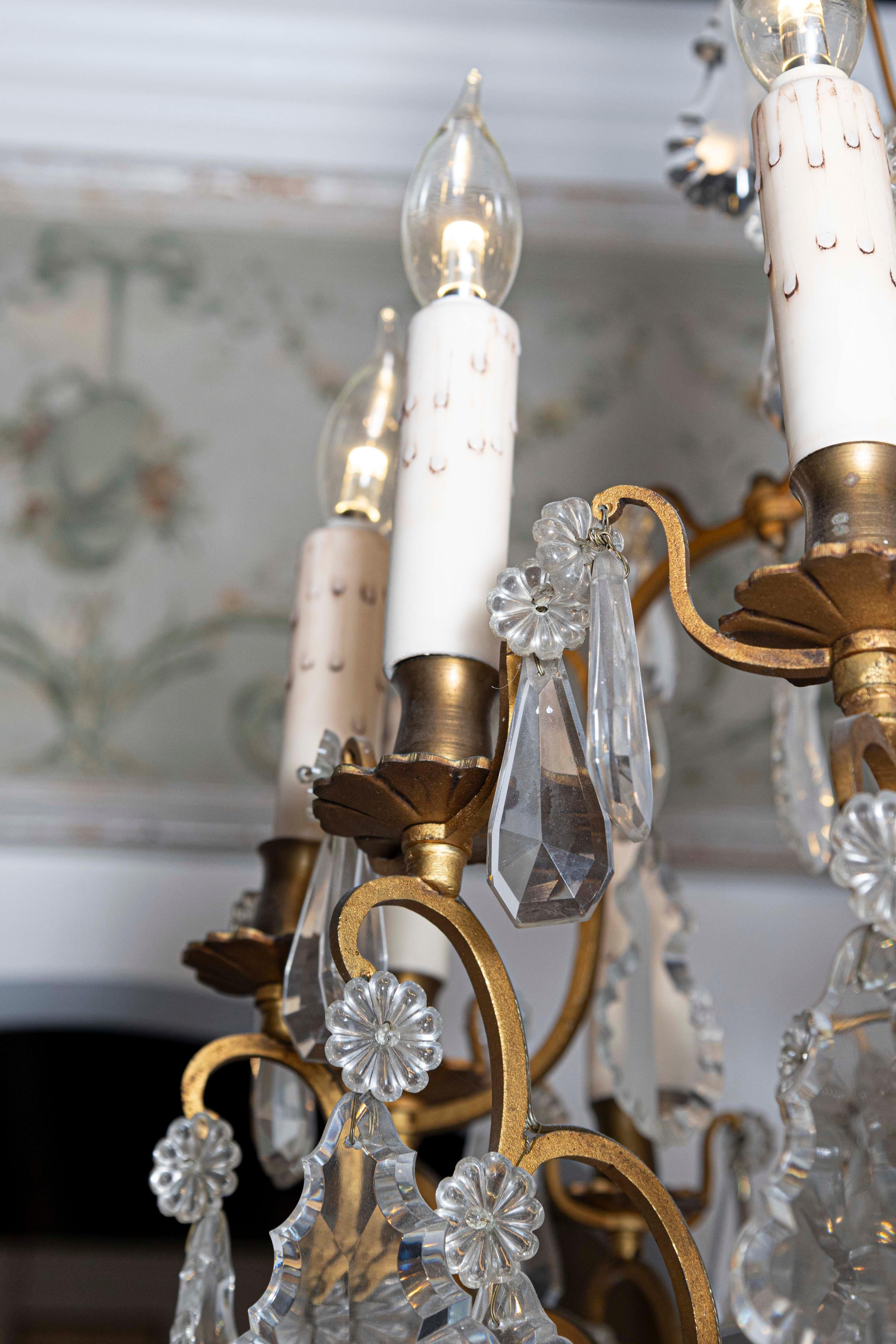 French Late 19th Century Crystal 12-Light Chandelier with Brass Armature For Sale 9