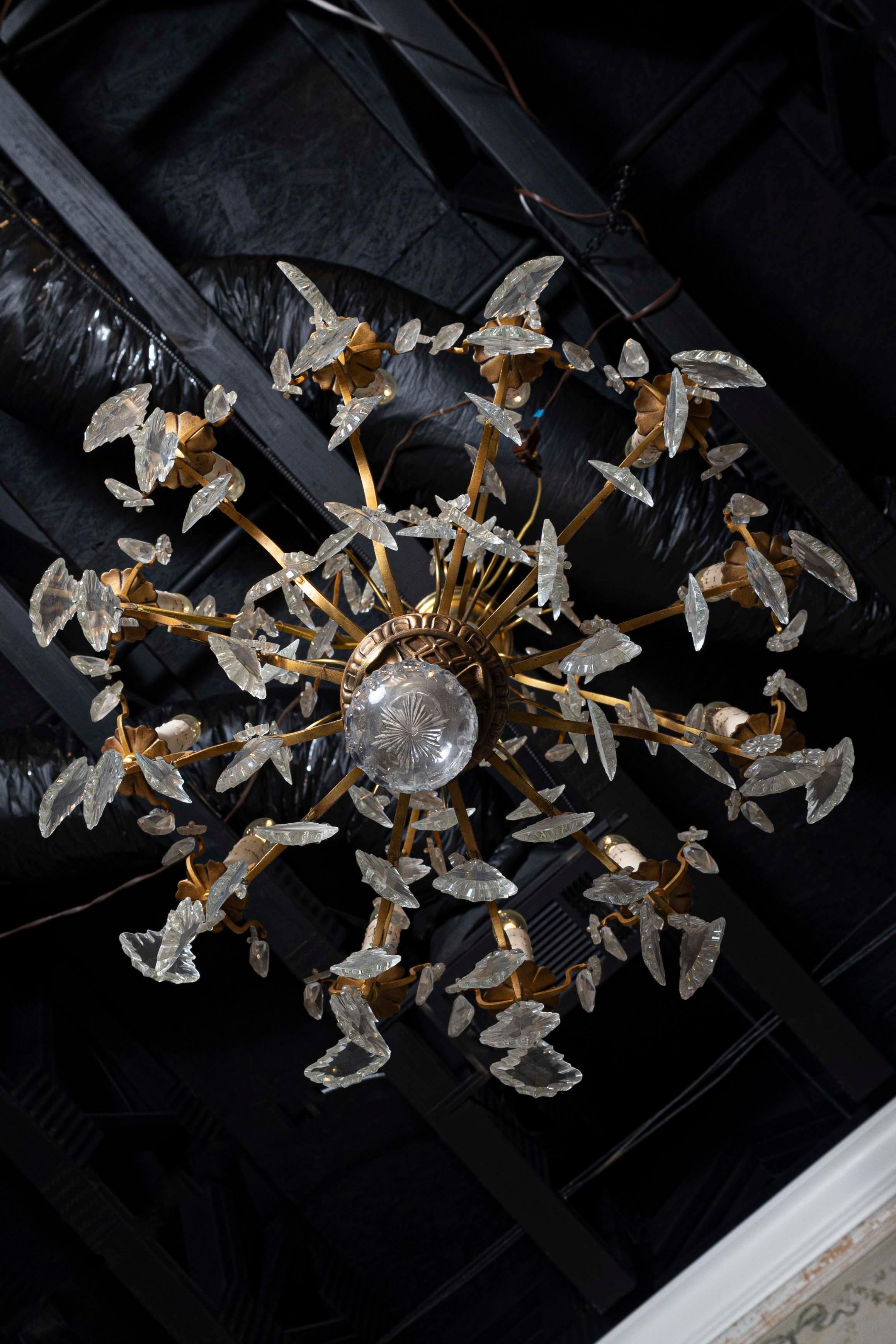 French Late 19th Century Crystal 12-Light Chandelier with Brass Armature For Sale 10