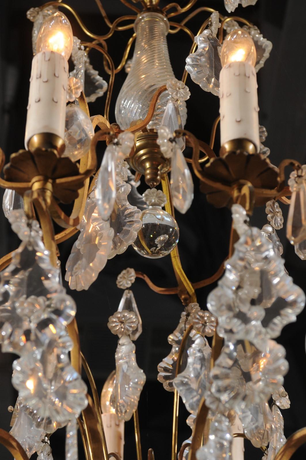 French Late 19th Century Crystal 12-Light Chandelier with Brass Armature For Sale 2