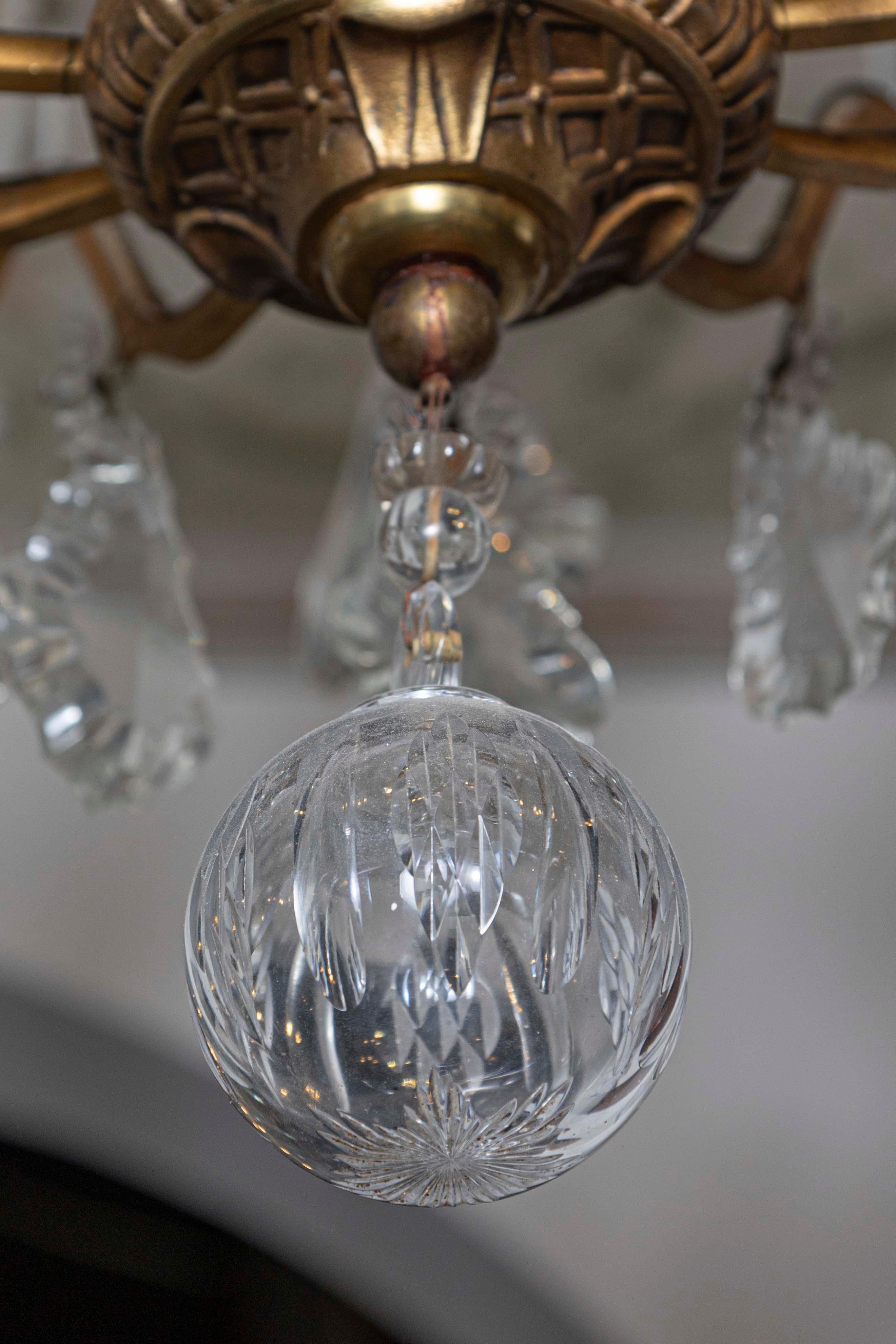 French Late 19th Century Crystal 12-Light Chandelier with Brass Armature For Sale 5
