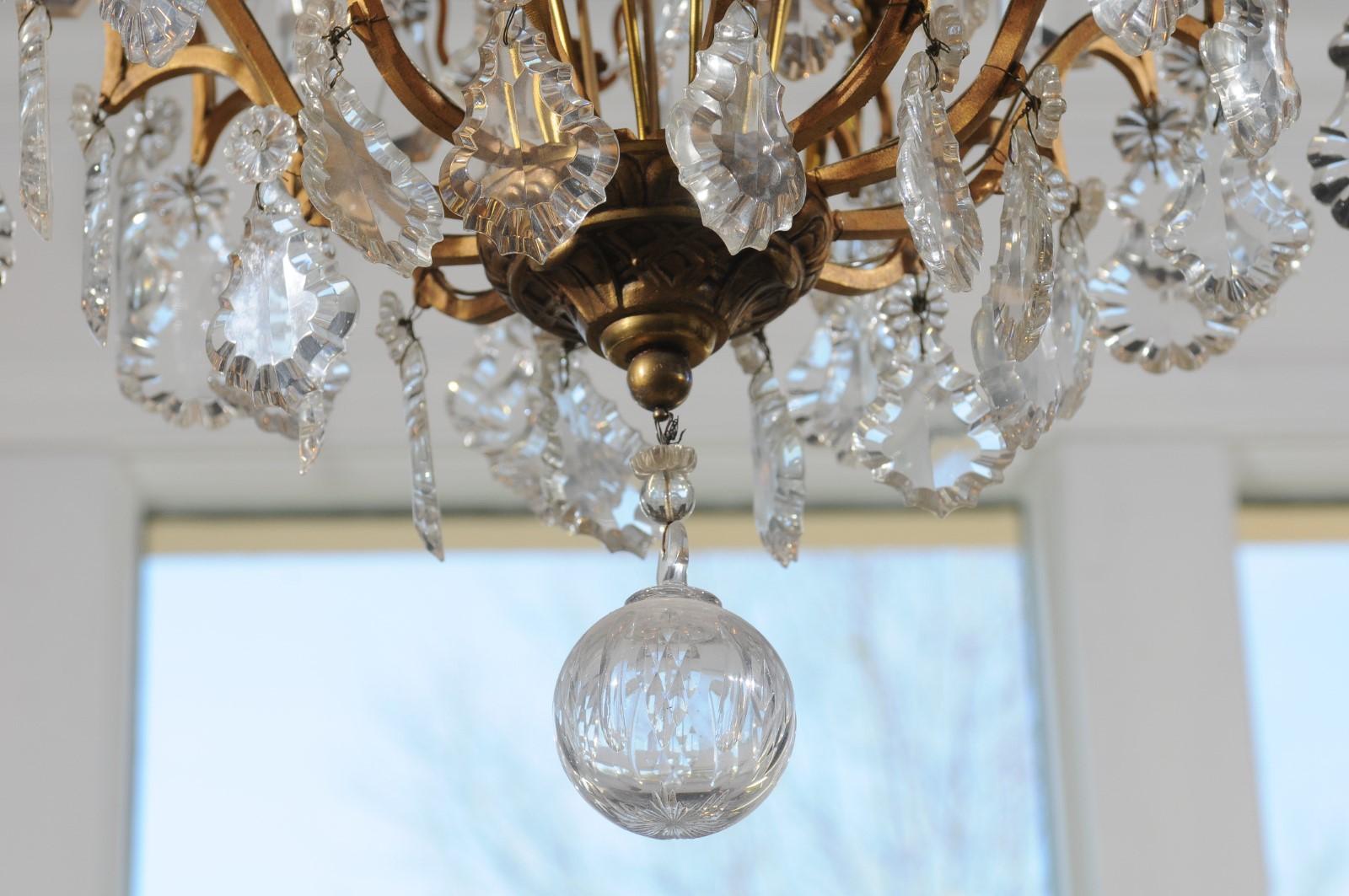 French Late 19th Century Crystal 12-Light Chandelier with Brass Armature For Sale 6