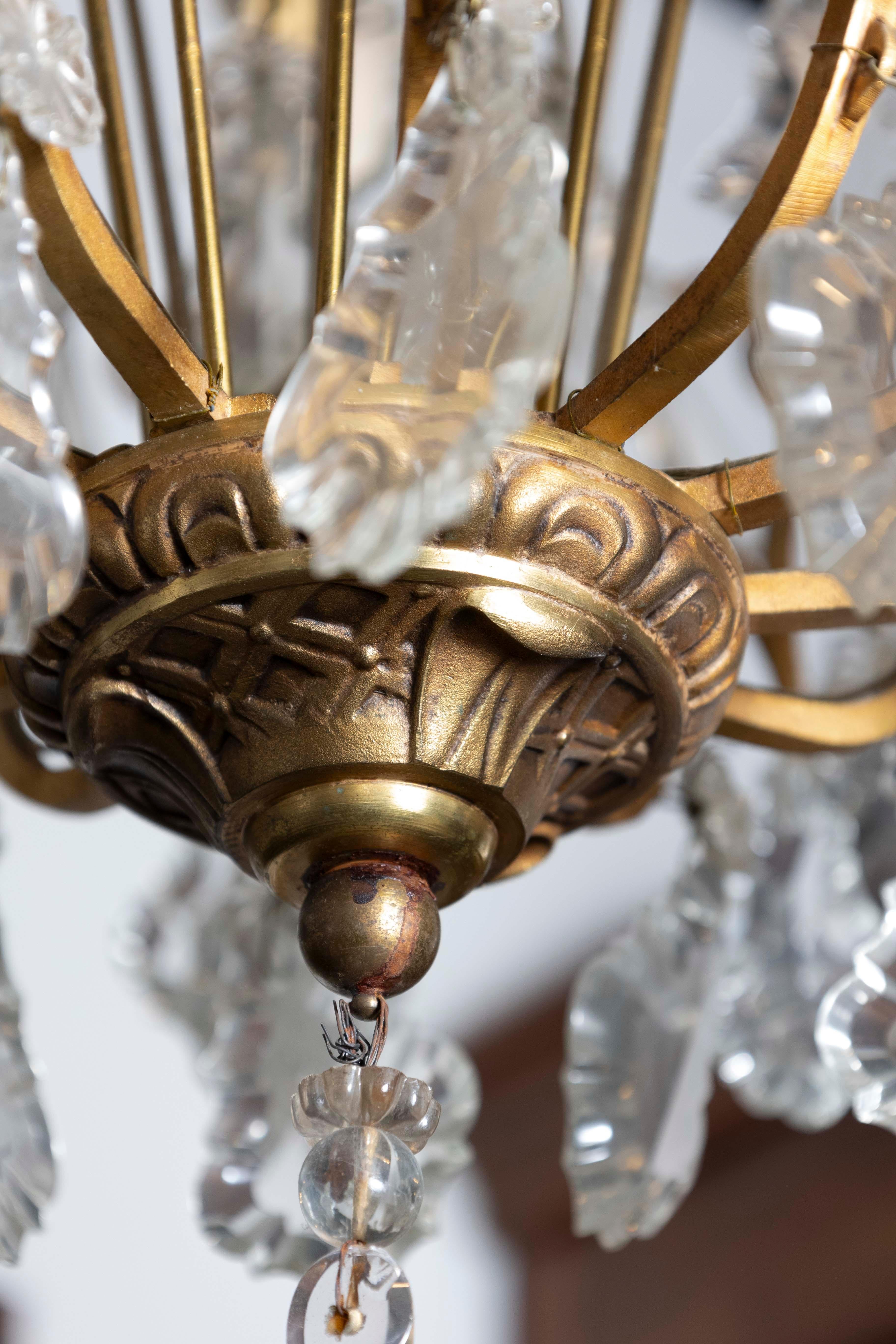 French Late 19th Century Crystal 12-Light Chandelier with Brass Armature For Sale 6