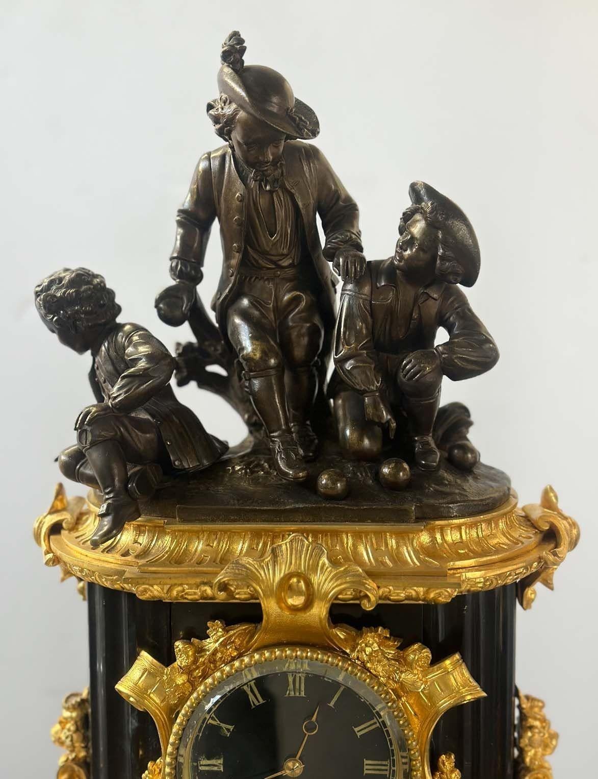 Französische D'ore-Uhr aus Bronze und Marmor von F. Dumouchel aus dem späten 19. Jahrhundert im Zustand „Gut“ im Angebot in Los Angeles, CA