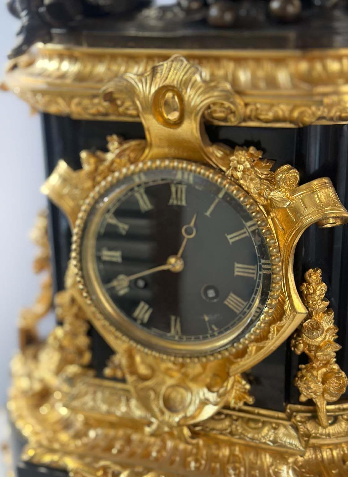 Französische D'ore-Uhr aus Bronze und Marmor von F. Dumouchel aus dem späten 19. Jahrhundert im Angebot 2