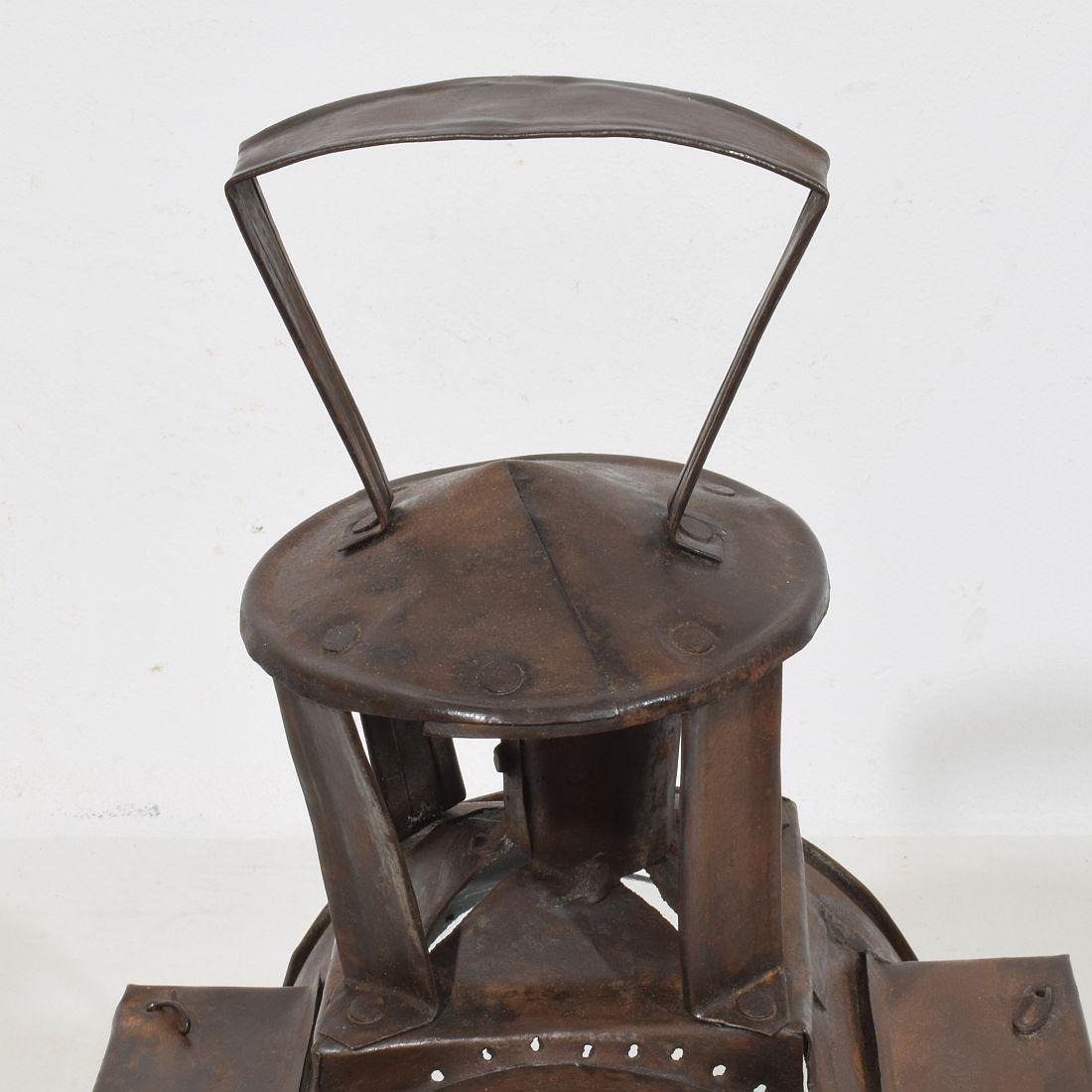 Français, Fin 19e siècle début 20e siècle, Lanterne en métal en vente 6