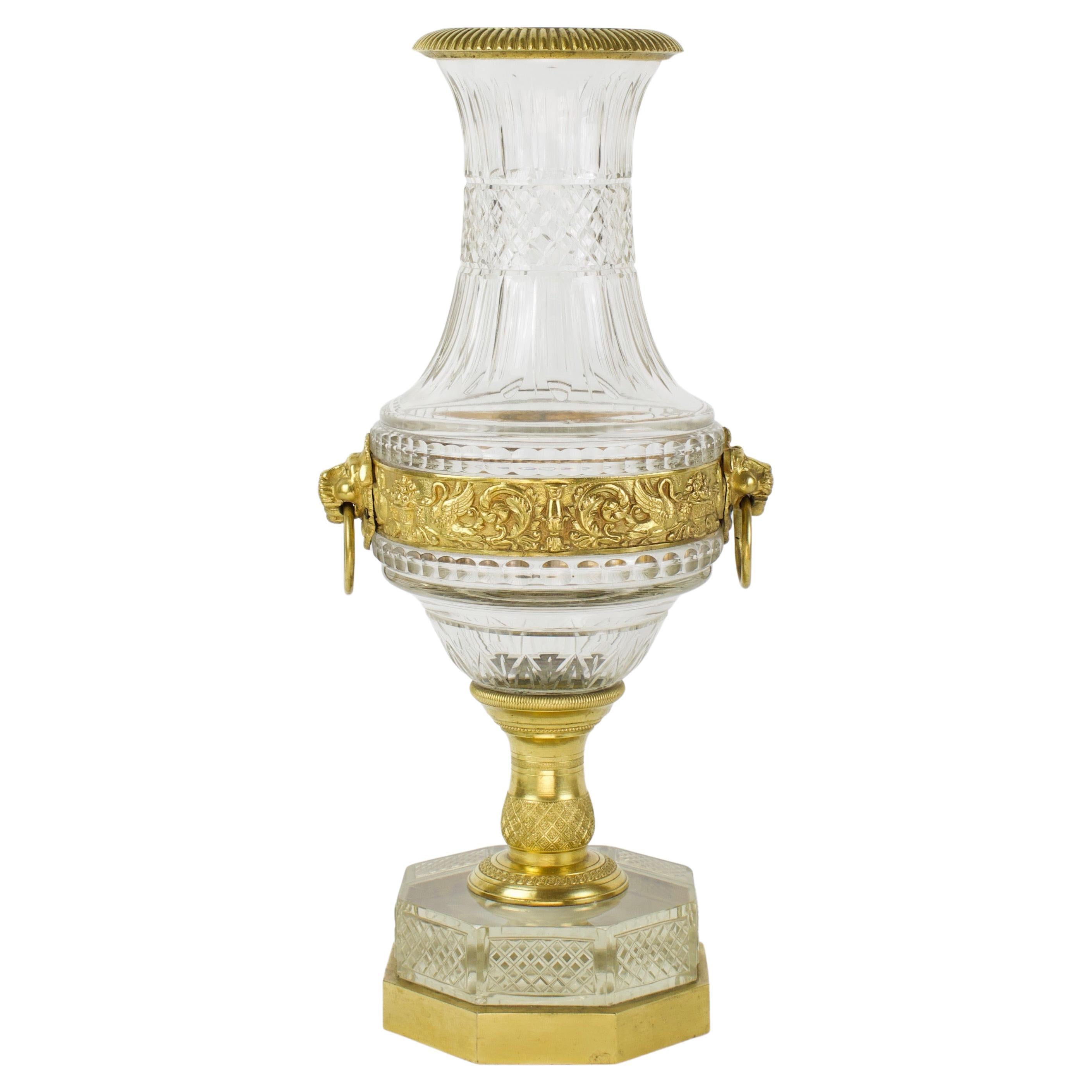 Französische Empire-Vase mit Löwenköpfen aus Kristall und vergoldeter Bronze aus dem späten 19. Jahrhundert