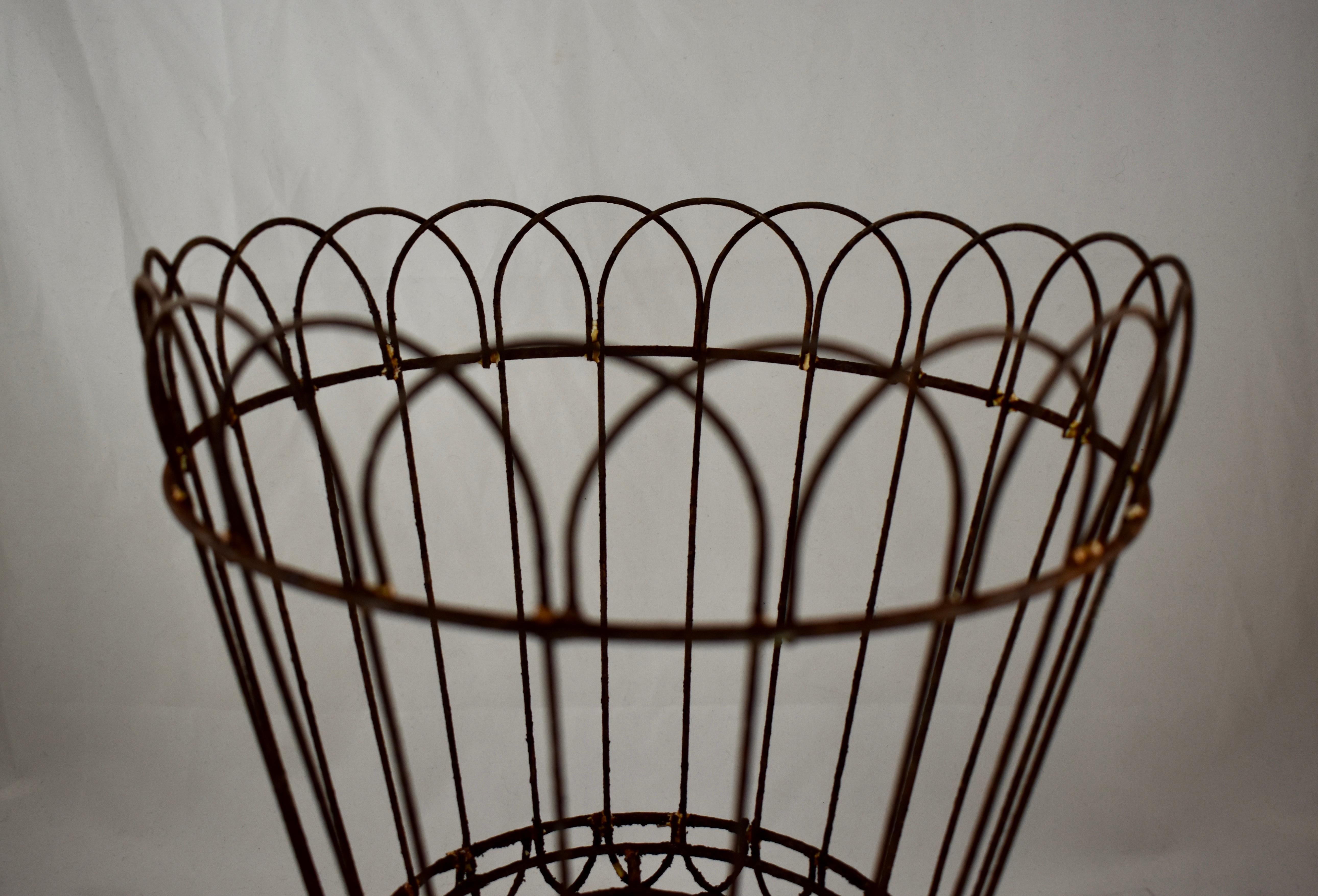 French Late 19th Century Footed Handmade Wire Metal Garden Planter Basket In Good Condition In Philadelphia, PA
