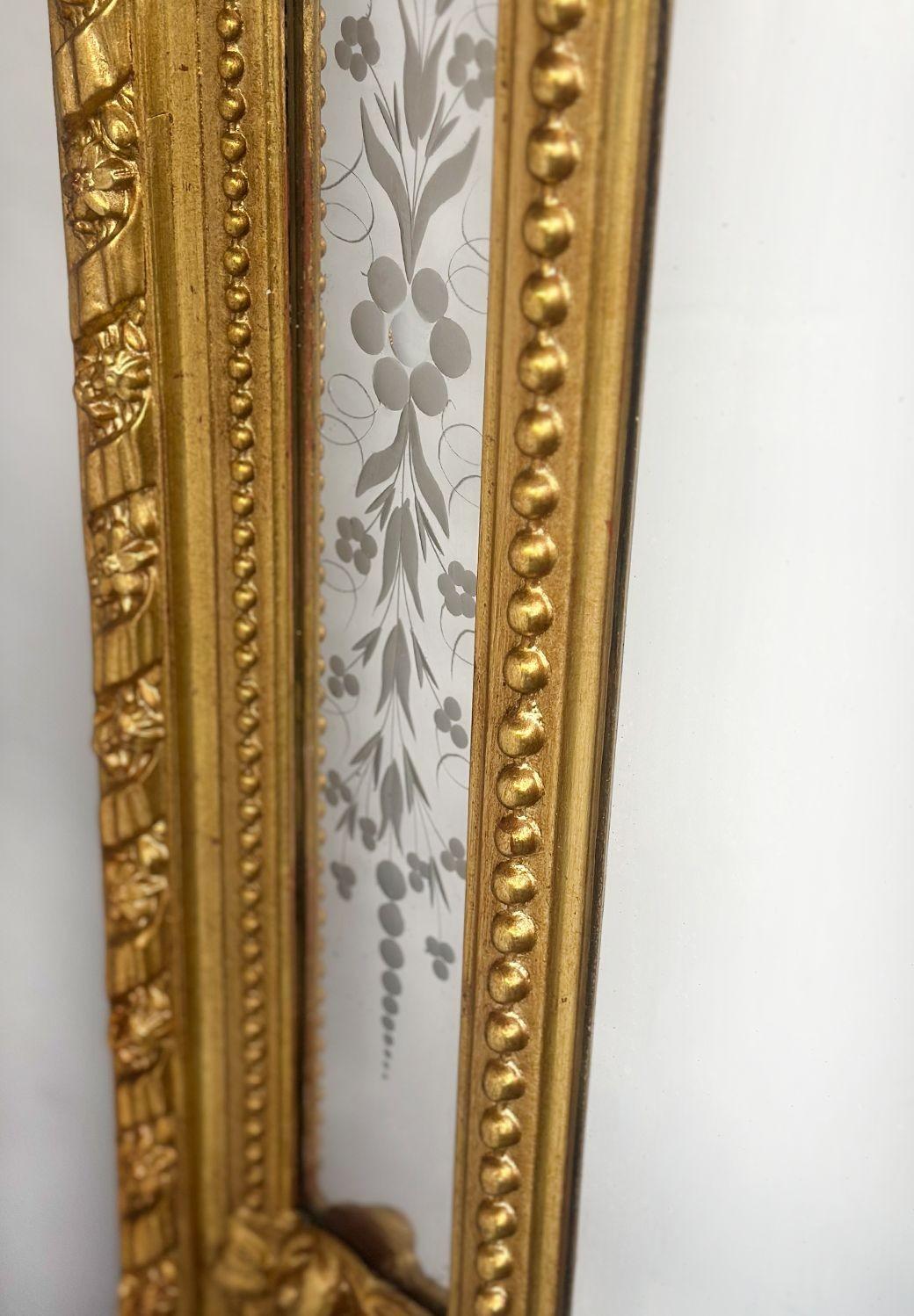 French Late 19th Century Hand-Carved Gilt Mirror w/ Etched Glass For Sale 2