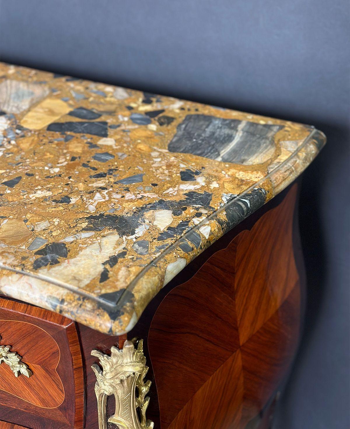 Commode francese della fine del XIX secolo Luigi XV Bombé In condizioni buone in vendita a Los Angeles, CA