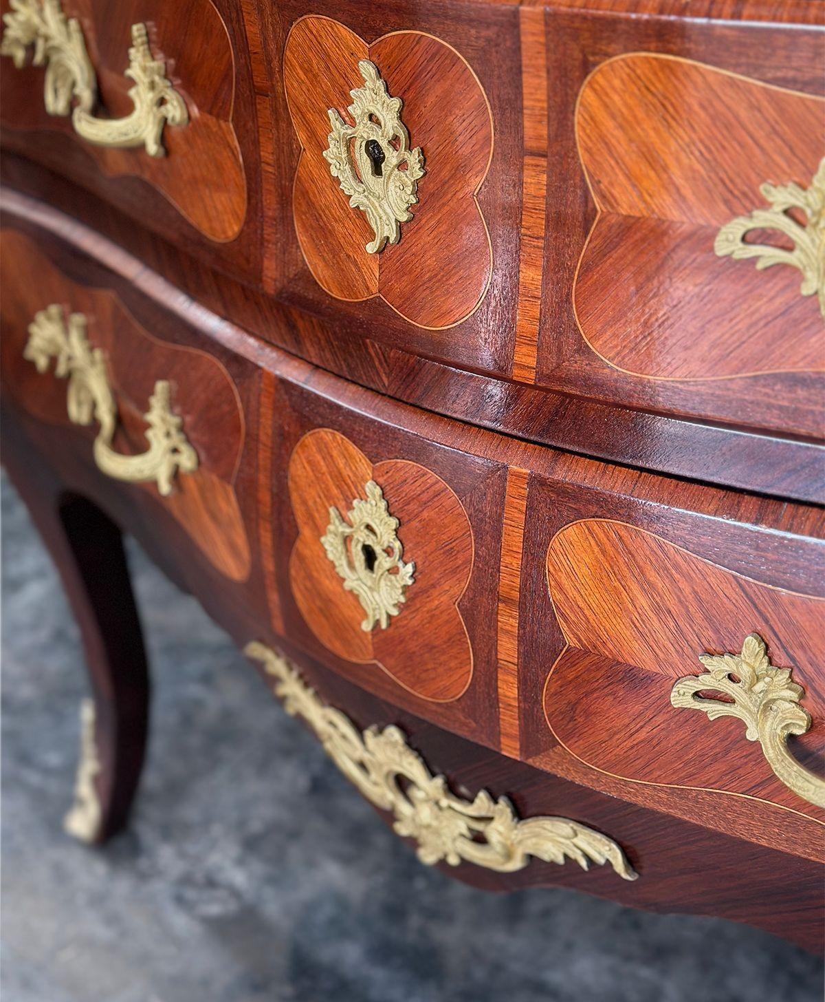 French Late 19th Century Louis XV Bombé Commode For Sale 1