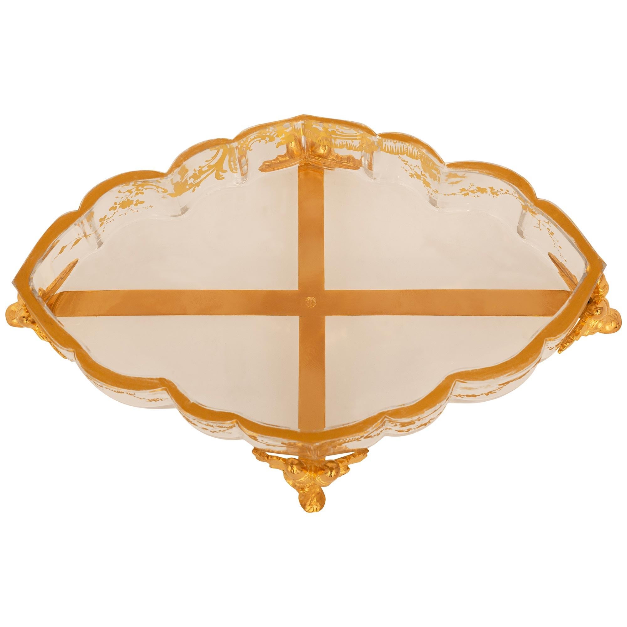 Französischer Tafelaufsatz aus St. Baccarat-Kristall und Goldbronze im Stil Louis XV. des späten 19. Jahrhunderts im Angebot 7
