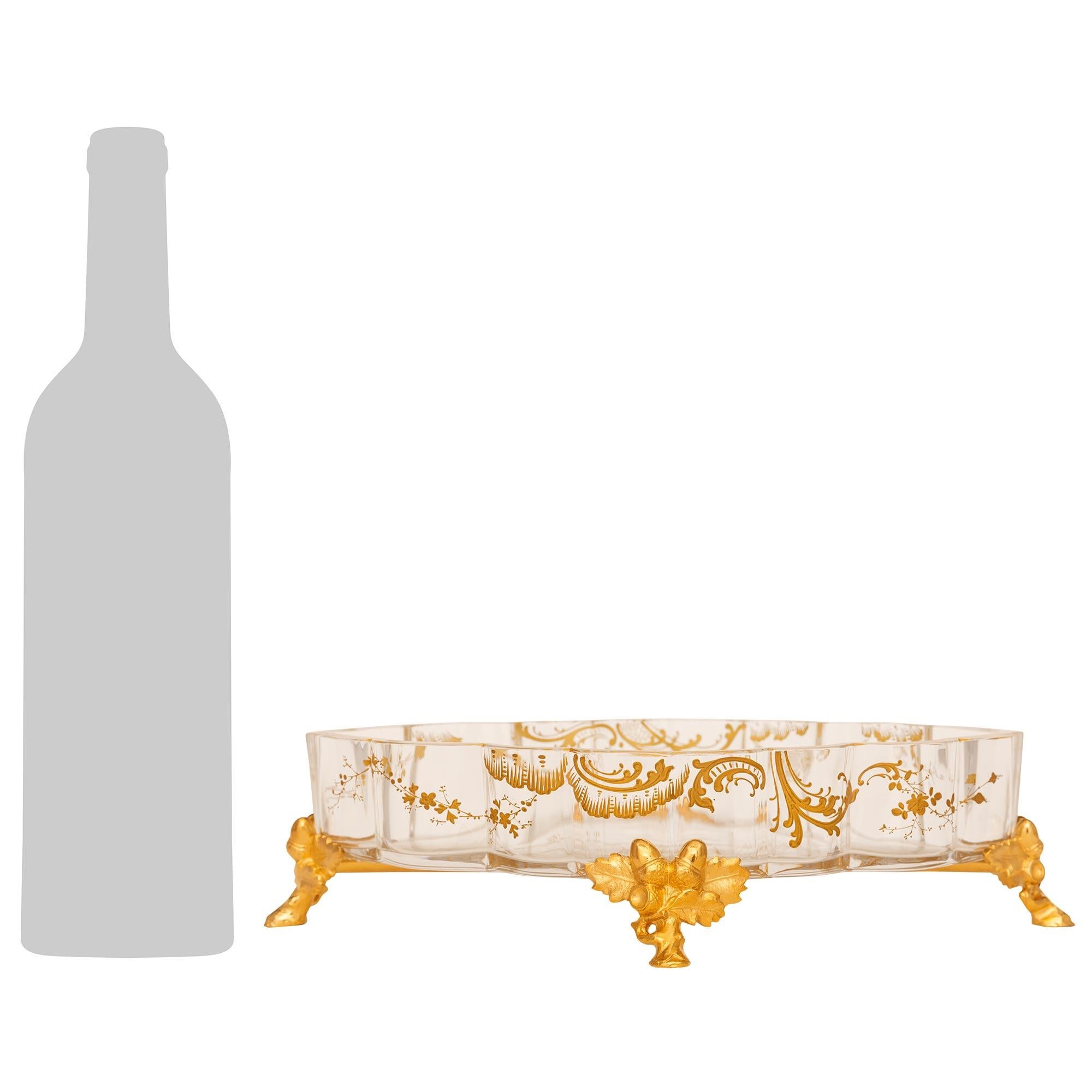 Eine sehr dekorative Französisch Ende des 19. Jahrhunderts Louis XV st. Baccarat Kristall und Ormolu Mittelstück, gestempelt Baccarat. Dieses atemberaubende Mittelstück aus Baccarat-Kristall in Muschelform befindet sich in einem sich kreuzenden