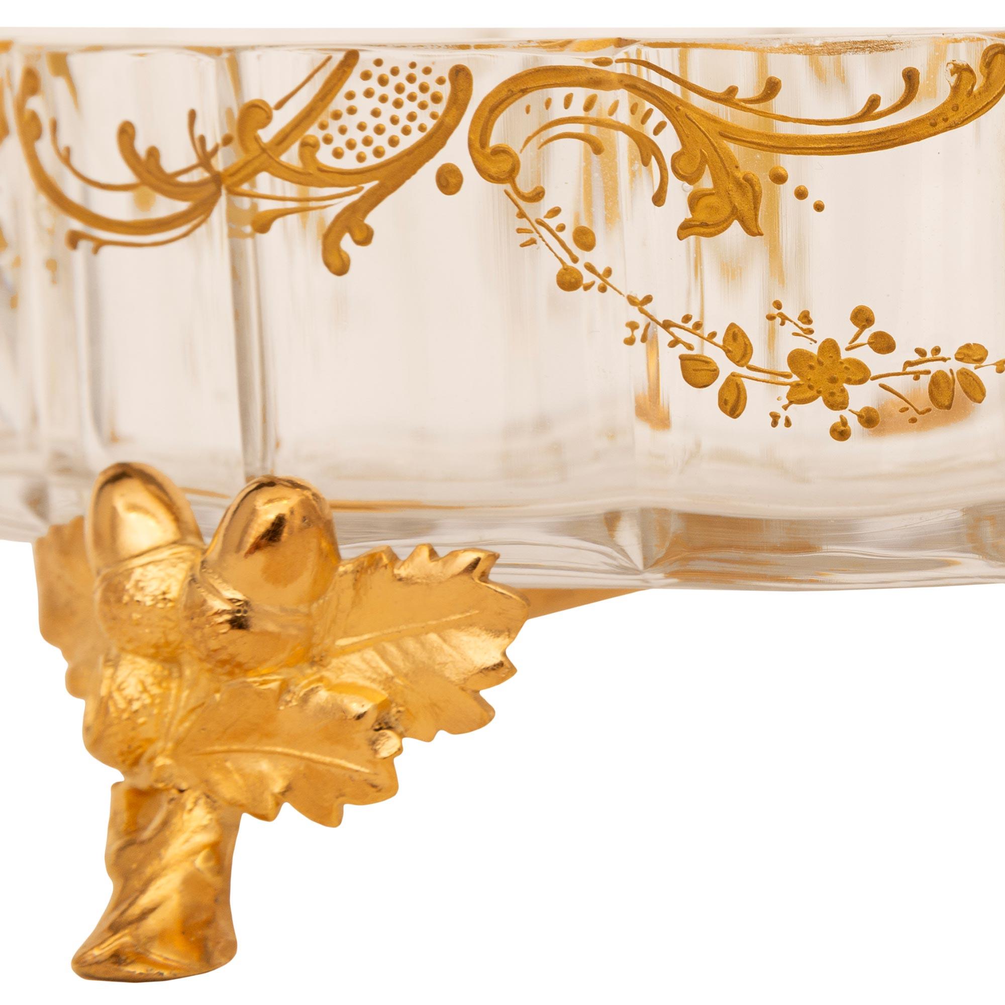 Französischer Tafelaufsatz aus St. Baccarat-Kristall und Goldbronze im Stil Louis XV. des späten 19. Jahrhunderts im Angebot 2