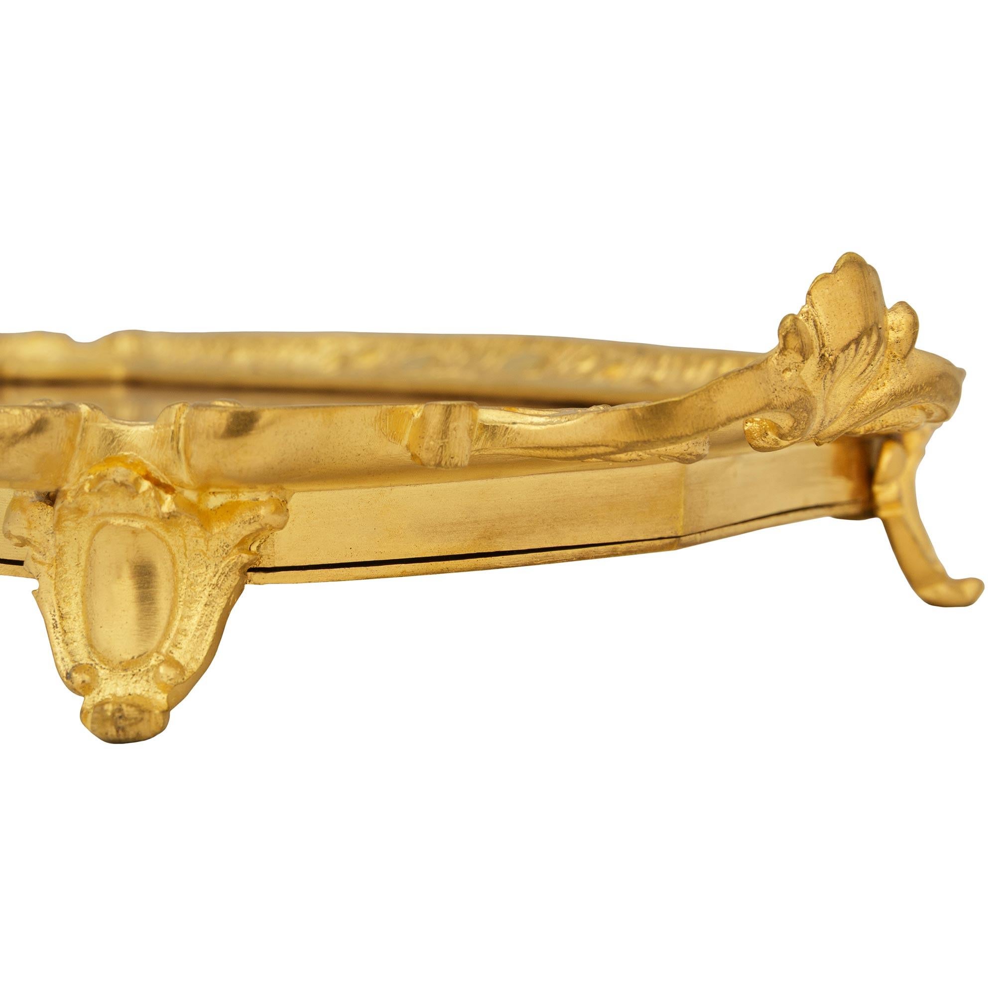 XIXe siècle Plateau/plateau français de la fin du 19e siècle de style Louis XV en bronze doré et agate en vente