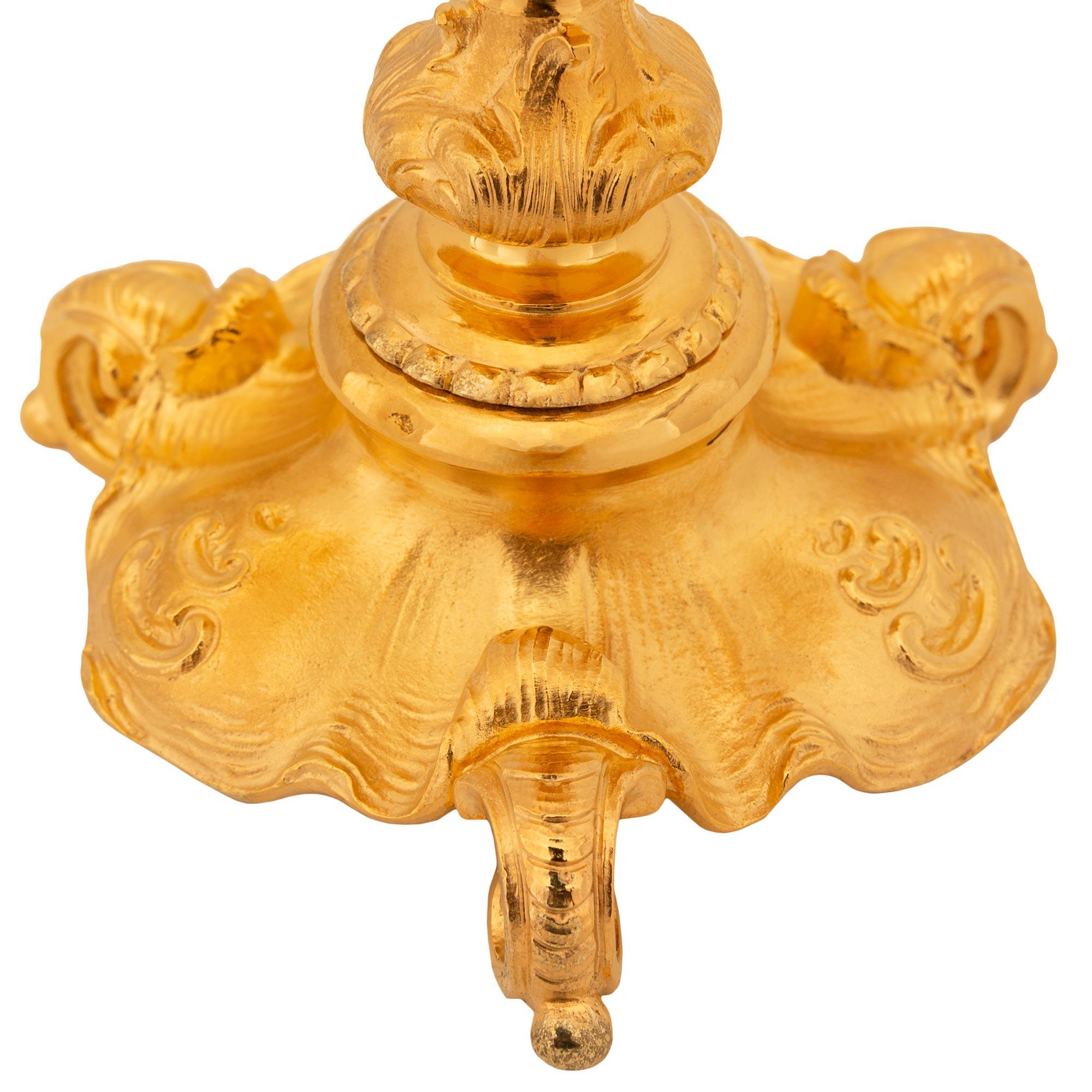 Vaso francese della fine del XIX secolo in stile Luigi XV in ormolu e cristallo di Baccarat in vendita 1