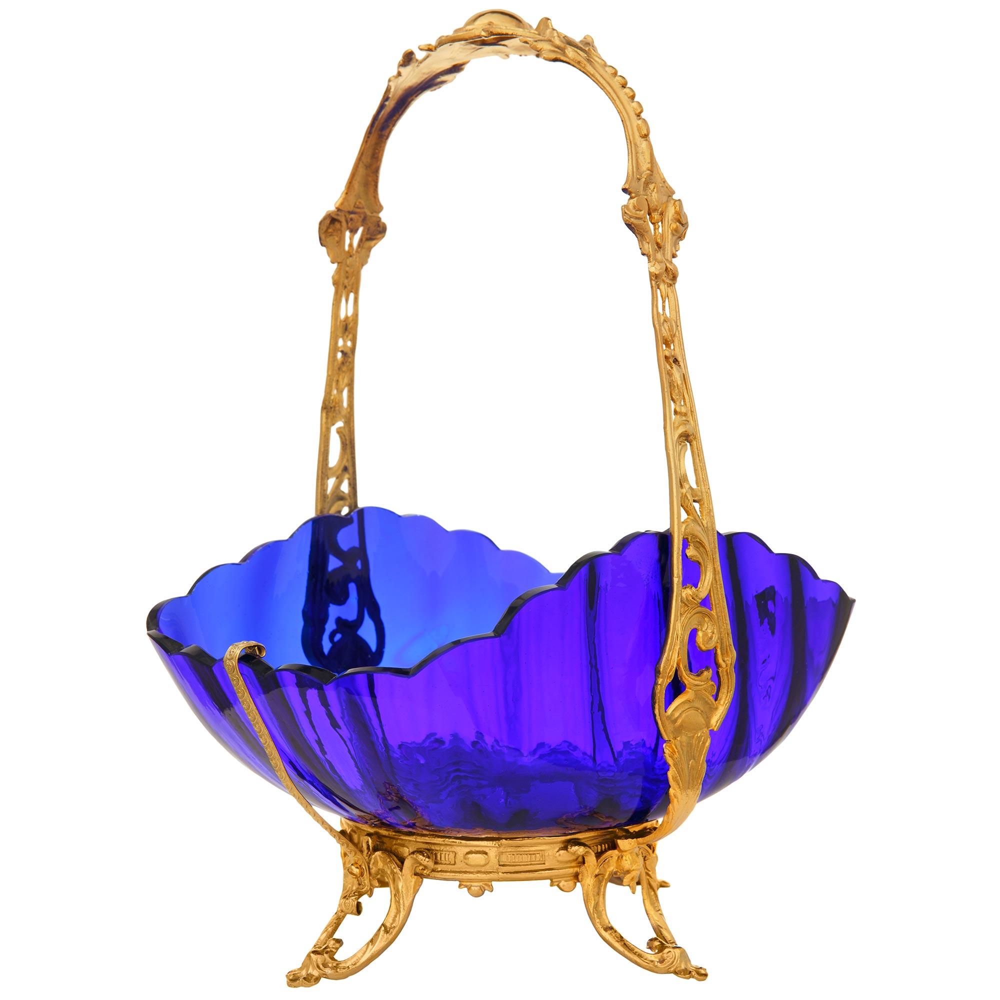 Centro de mesa francés de finales del siglo XIX, estilo Luis XV, de ormolu y cristal Francés en venta