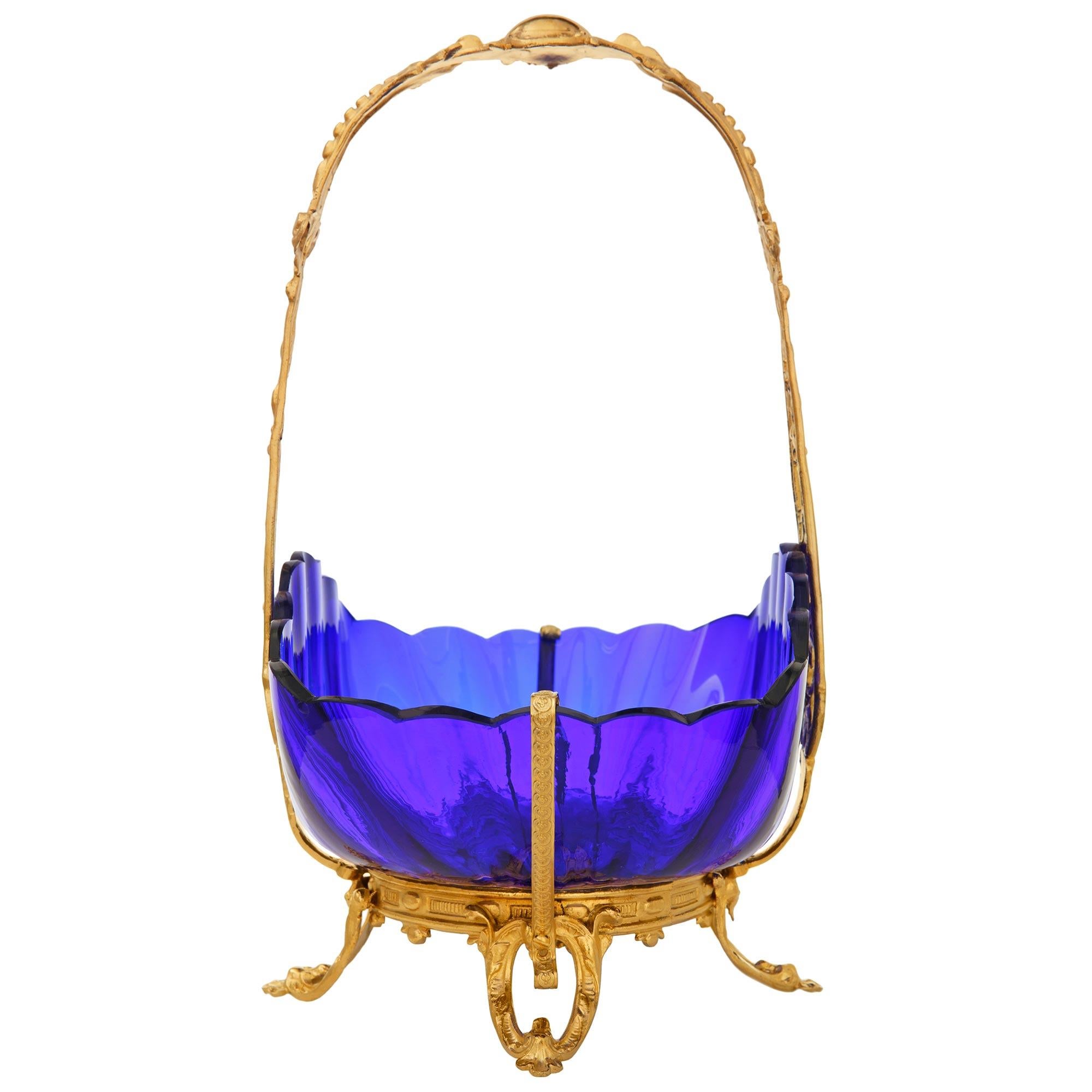 Centro de mesa francés de finales del siglo XIX, estilo Luis XV, de ormolu y cristal en Bueno estado para la venta en West Palm Beach, FL