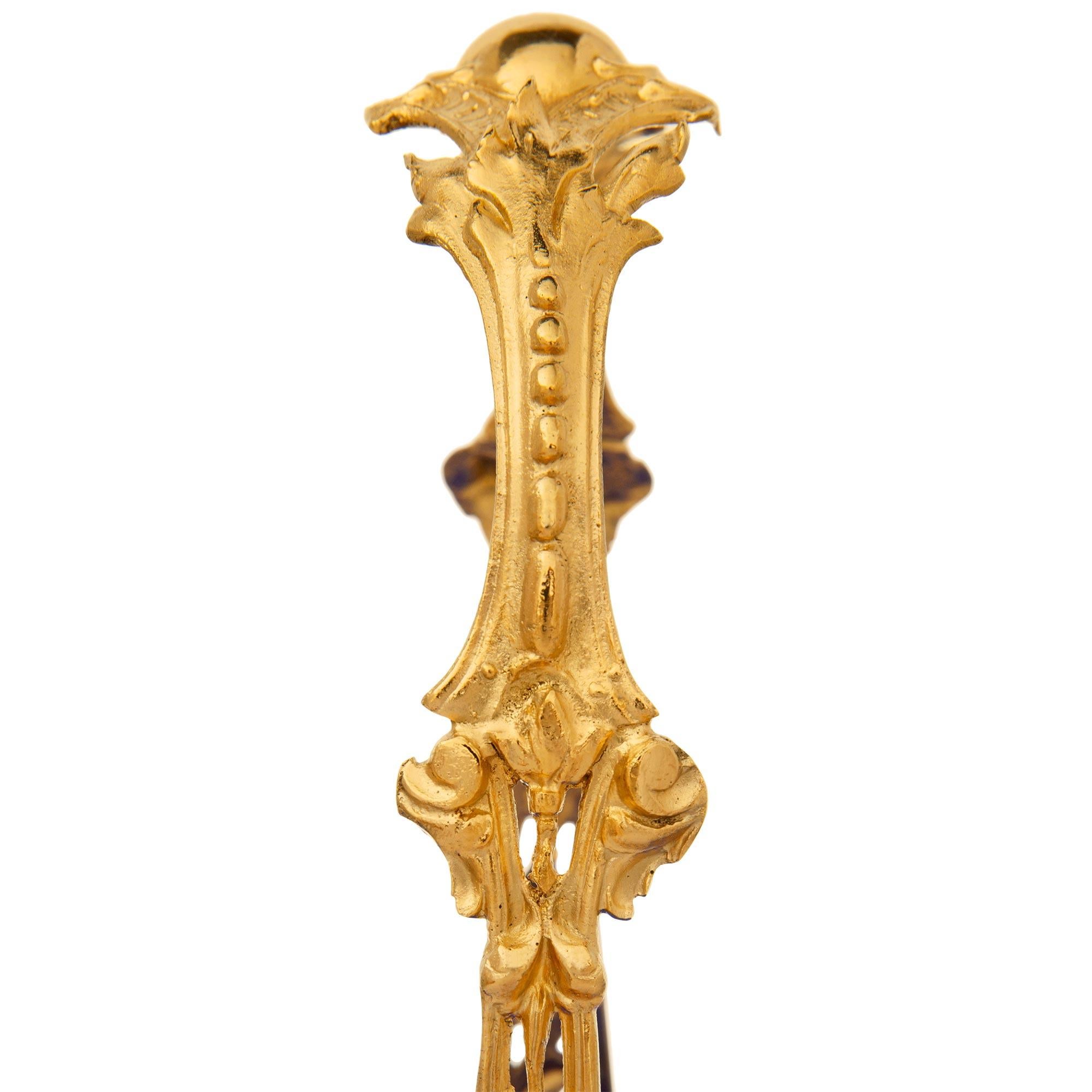 Centro de mesa francés de finales del siglo XIX, estilo Luis XV, de ormolu y cristal Vidrio en venta