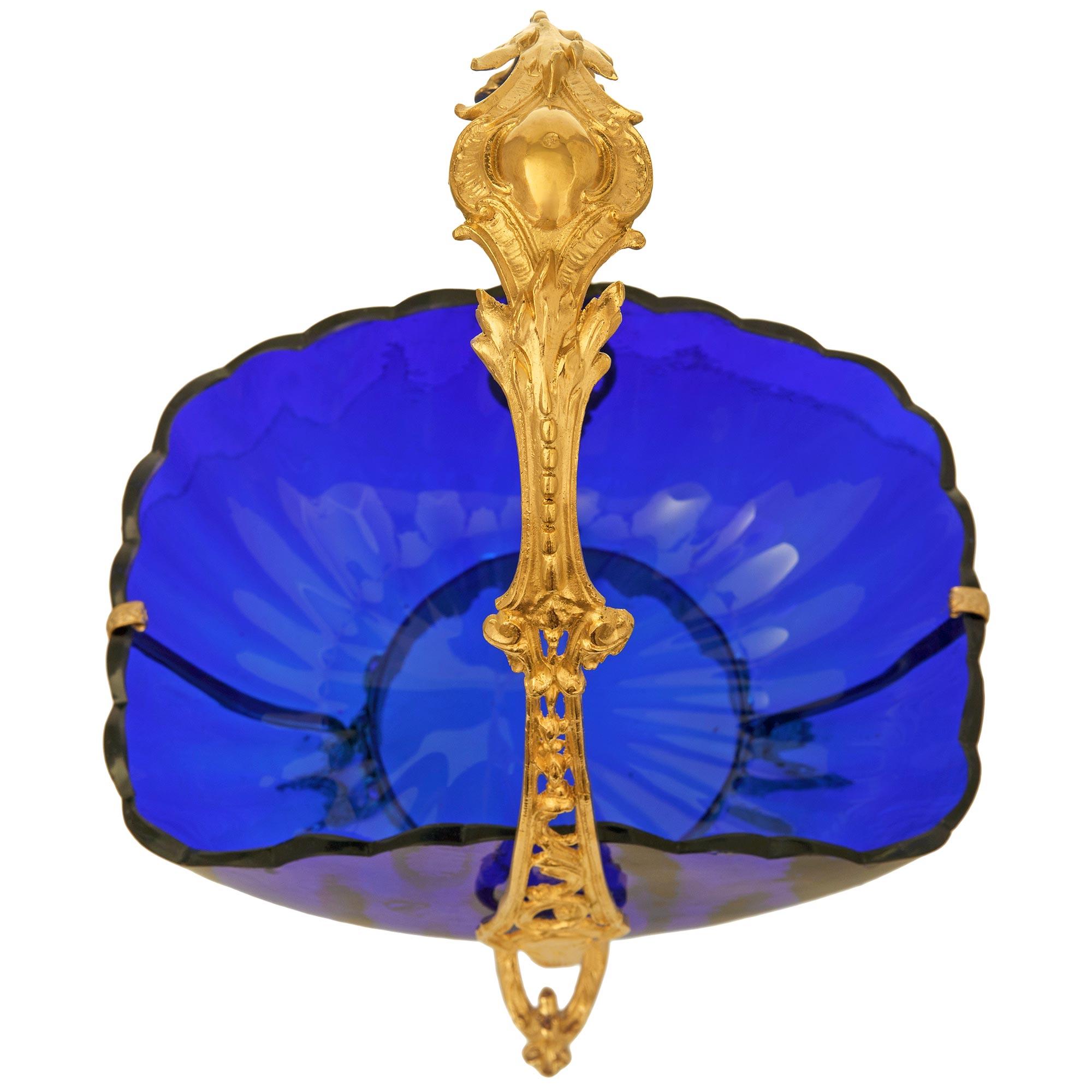 Centro de mesa francés de finales del siglo XIX, estilo Luis XV, de ormolu y cristal en venta 3