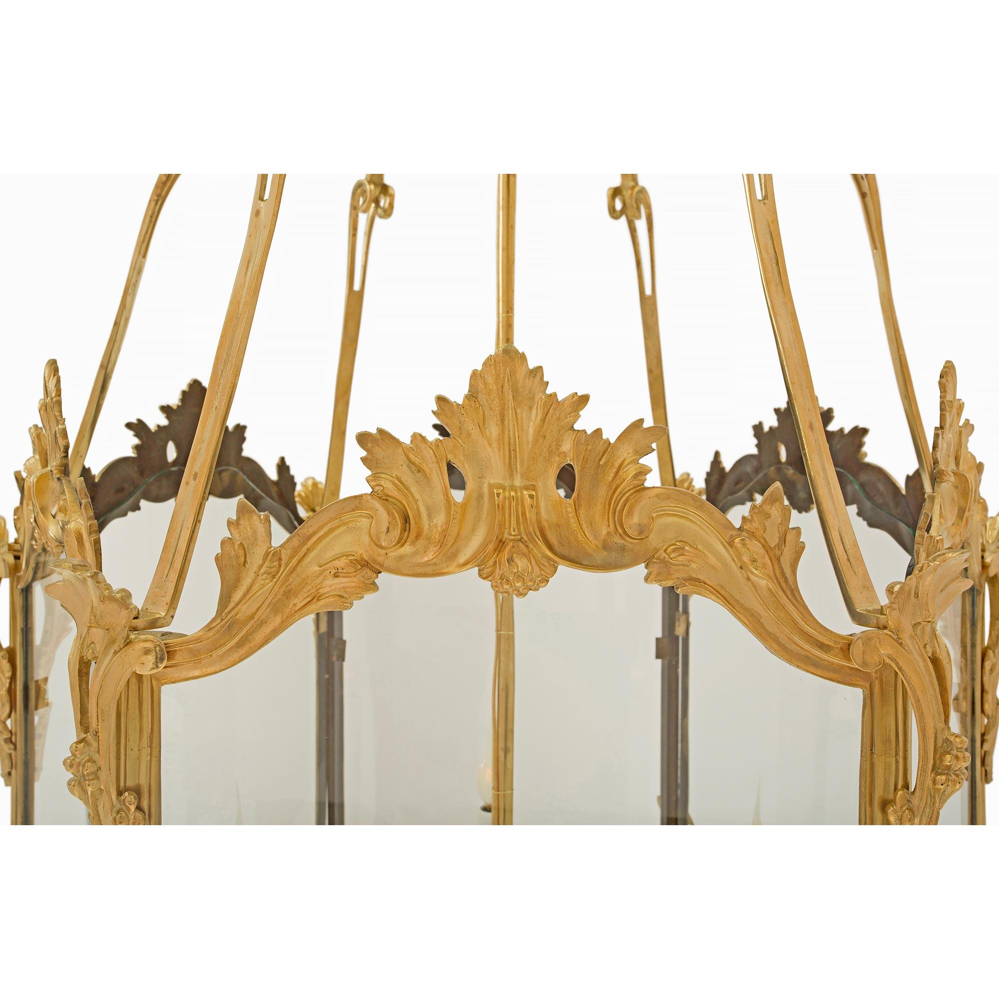 Farol francés de Ormolu y Cristal de finales del siglo XIX, estilo Luis XV en Bueno estado para la venta en West Palm Beach, FL