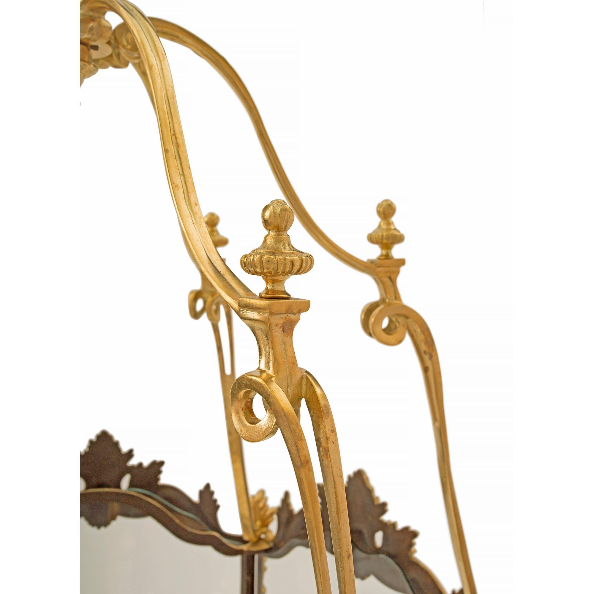 Farol francés de Ormolu y Cristal de finales del siglo XIX, estilo Luis XV Vidrio en venta
