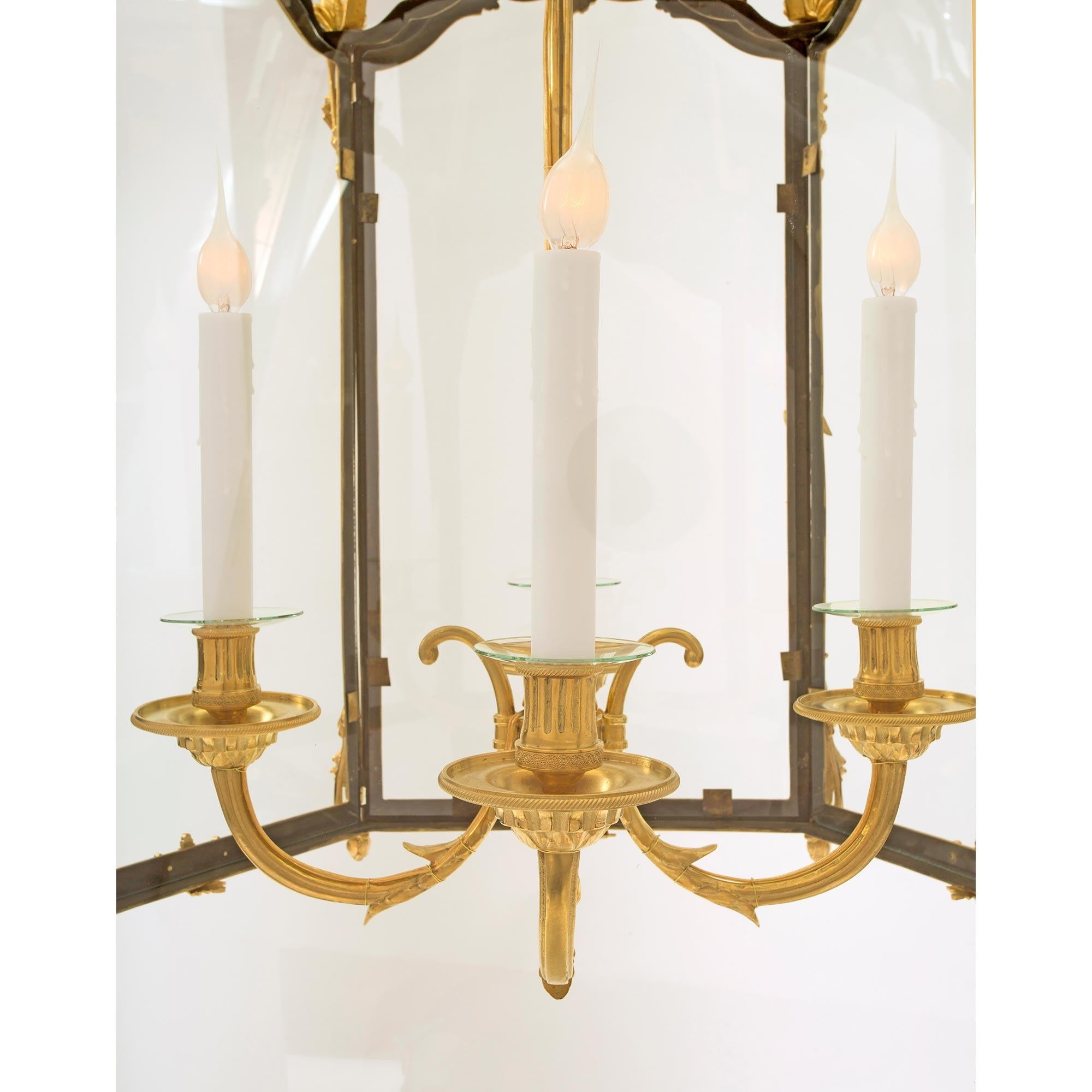 Farol francés de Ormolu y Cristal de finales del siglo XIX, estilo Luis XV en venta 3