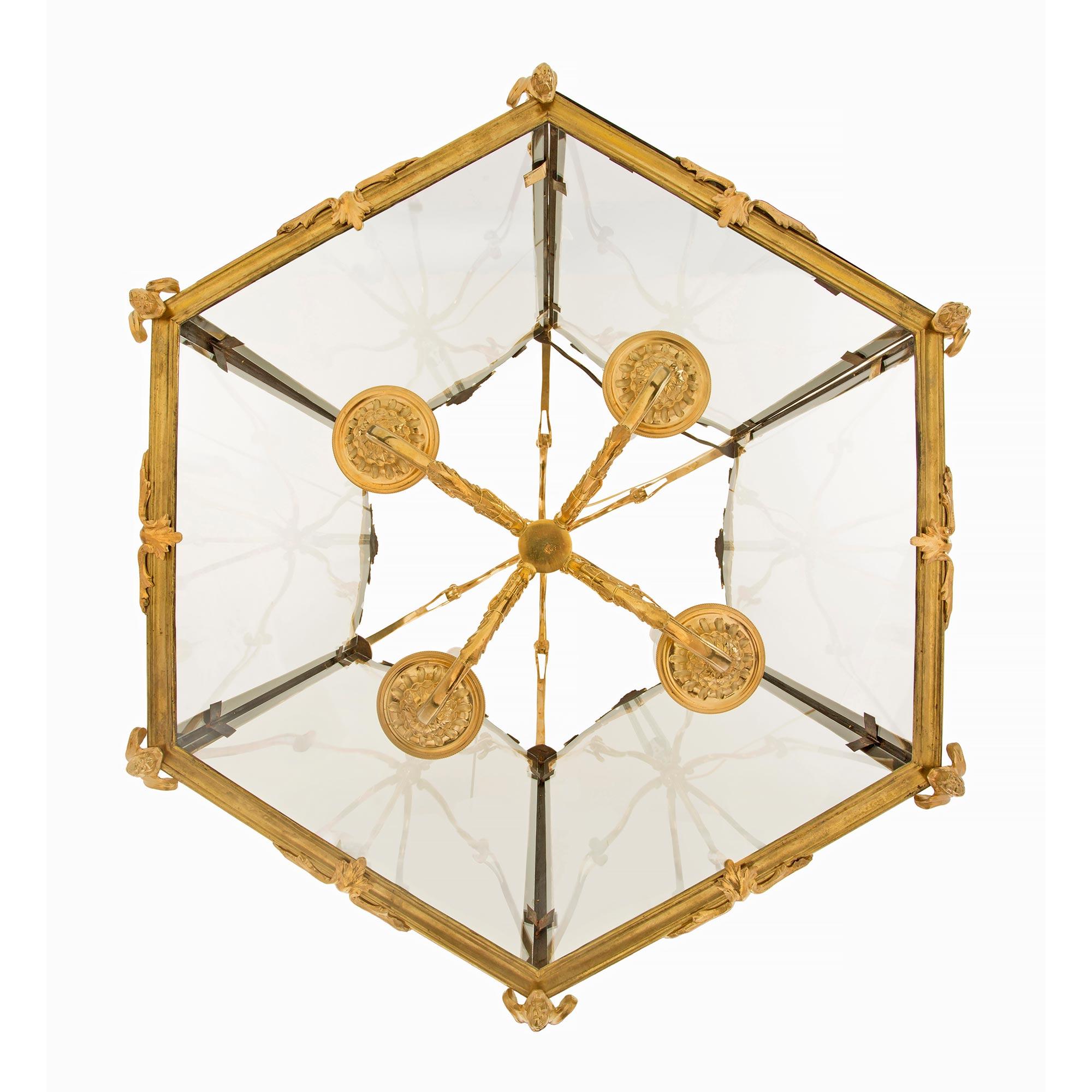 Farol francés de Ormolu y Cristal de finales del siglo XIX, estilo Luis XV en venta 4