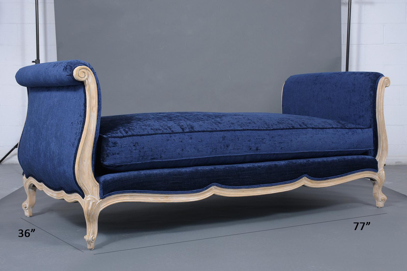 French Louis XV Style Daybed In Good Condition In Los Angeles, CA