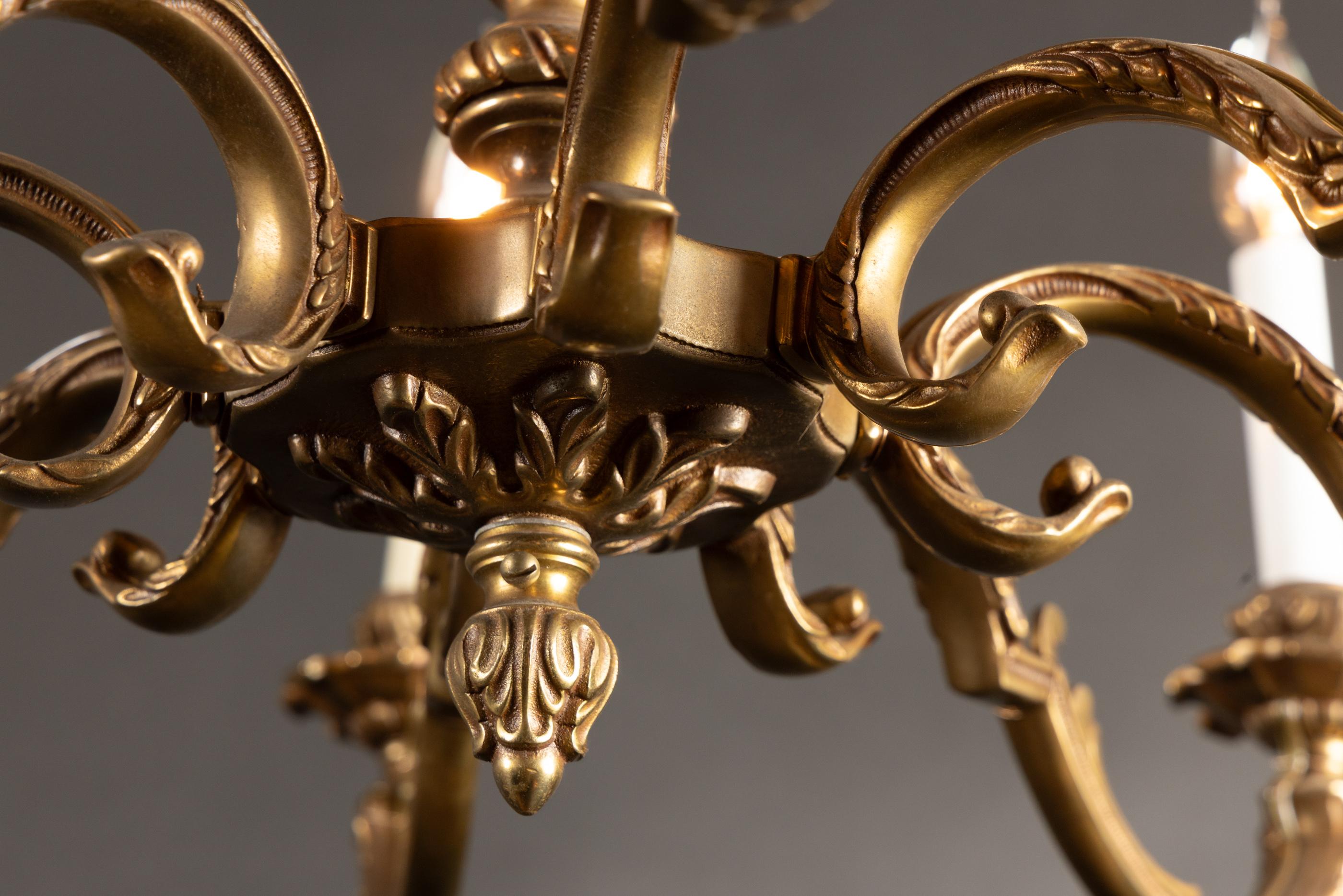 Araña francesa de bronce de finales del siglo XIX Luis XVI en venta 2