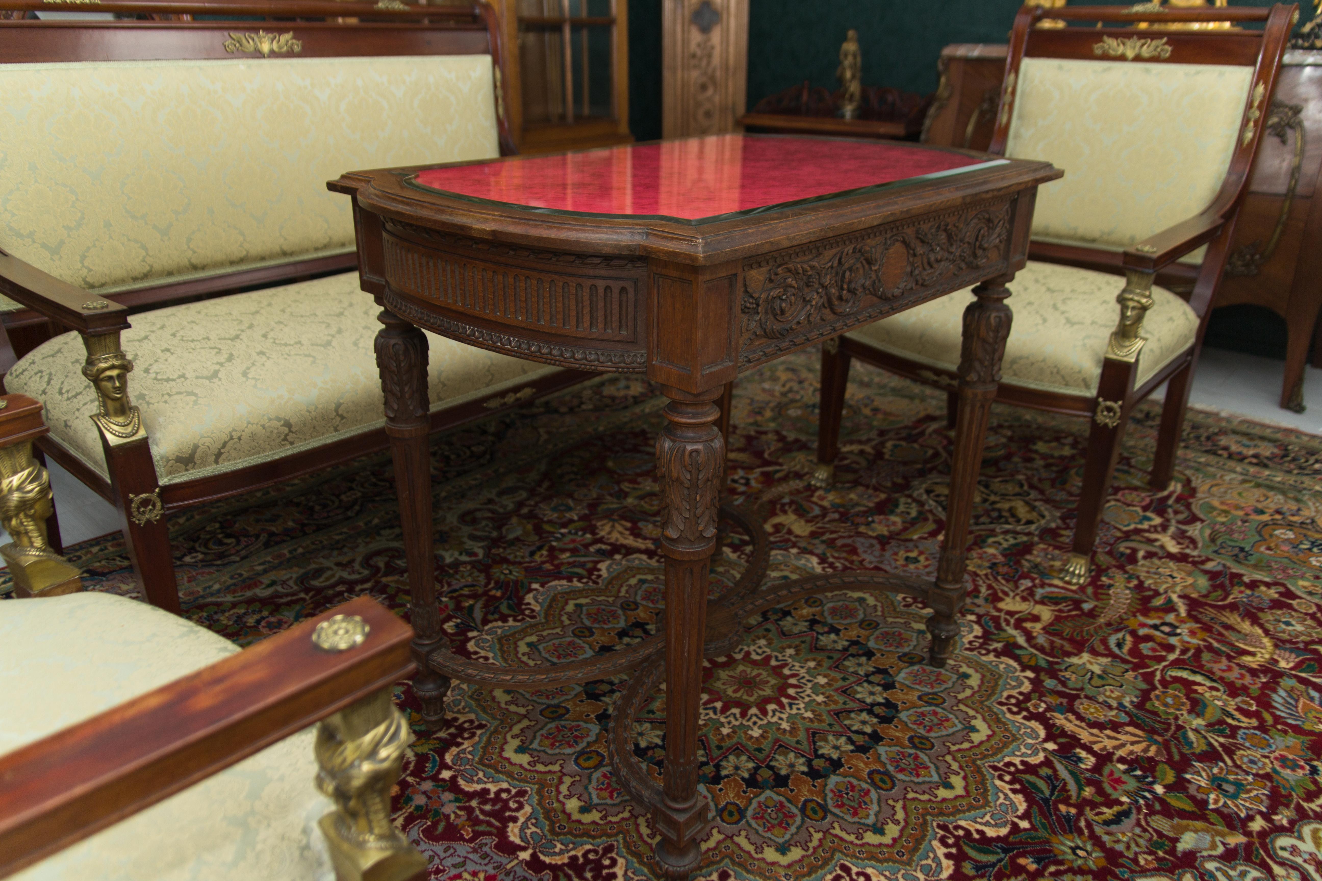 French Late 19th Century Louis XVI Style Walnut and Beveled Glass Center Table For Sale 12