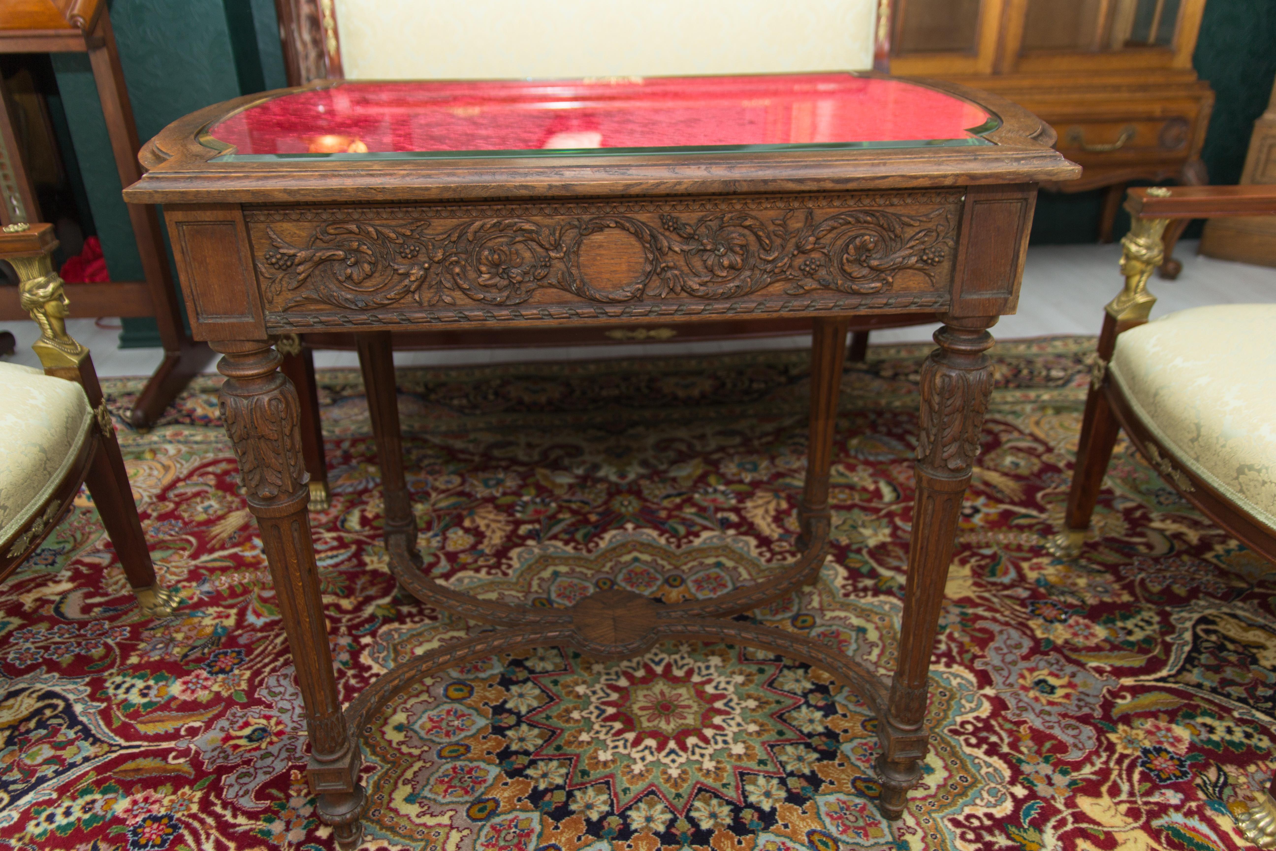 French Late 19th Century Louis XVI Style Walnut and Beveled Glass Center Table For Sale 13