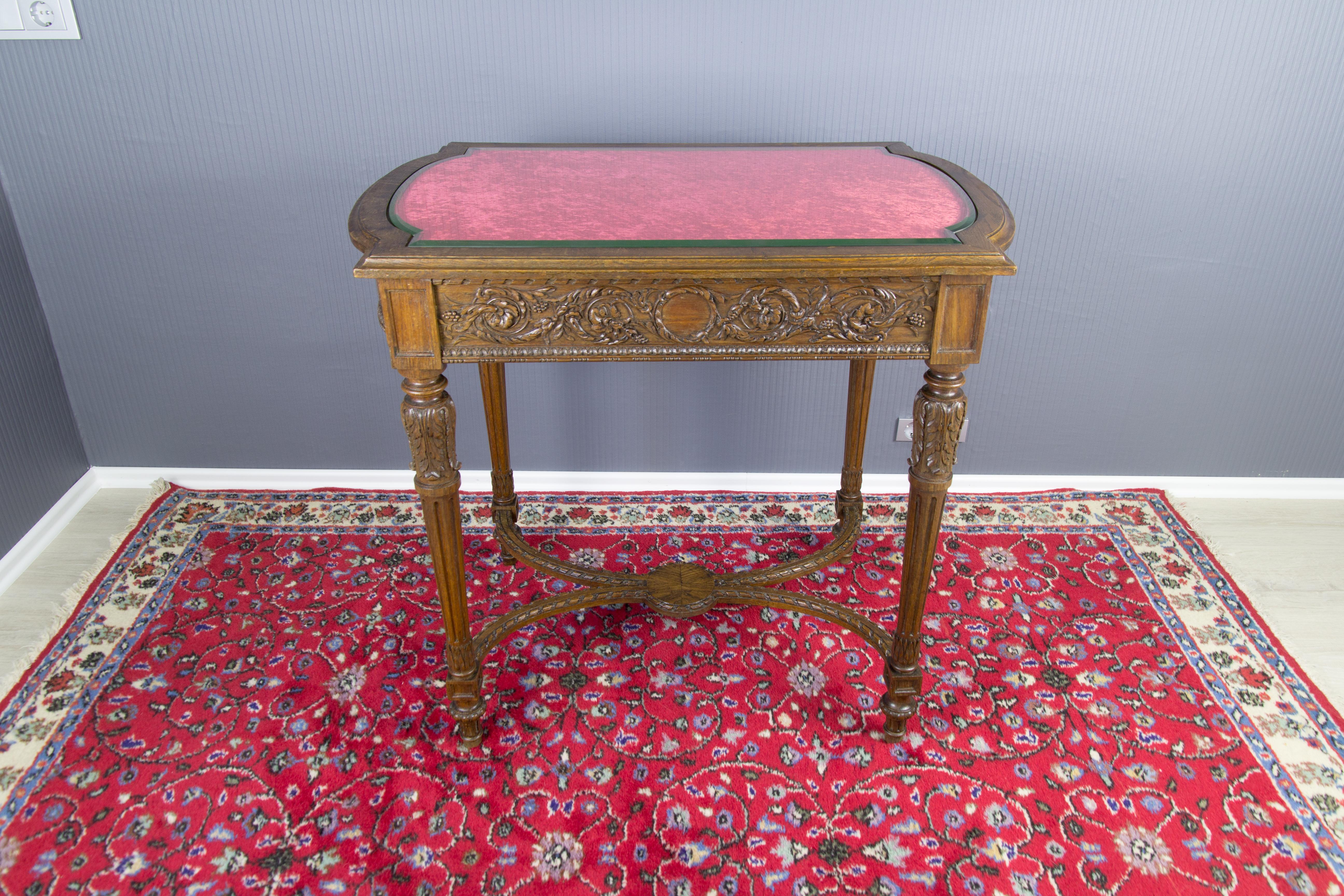 French Late 19th Century Louis XVI Style Walnut and Beveled Glass Center Table For Sale 3