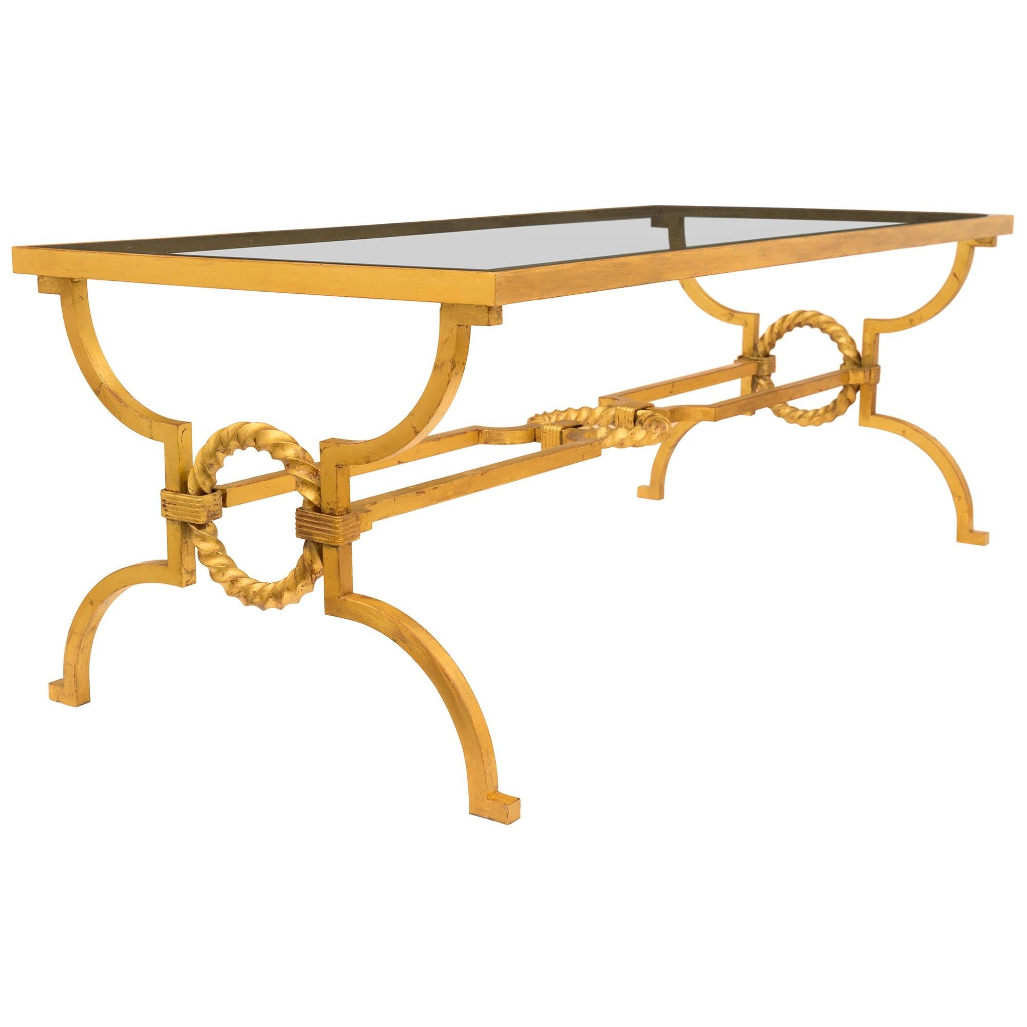 Français Table basse française de la fin du XIXe siècle, style Louis XVI, en fer et verre doré en vente