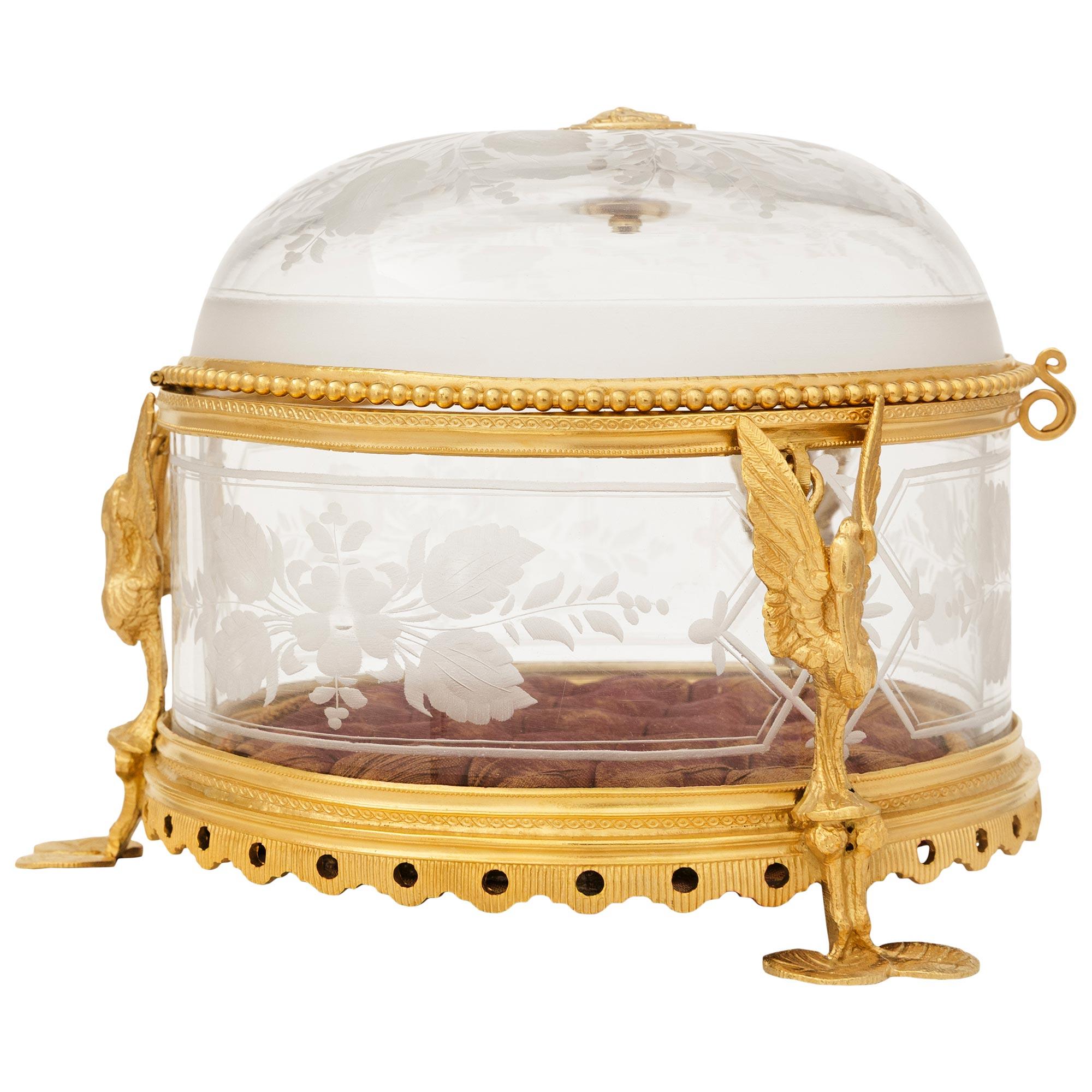 Caja francesa de cristal y ormolu de finales del siglo XIX, estilo Luis XVI Francés en venta