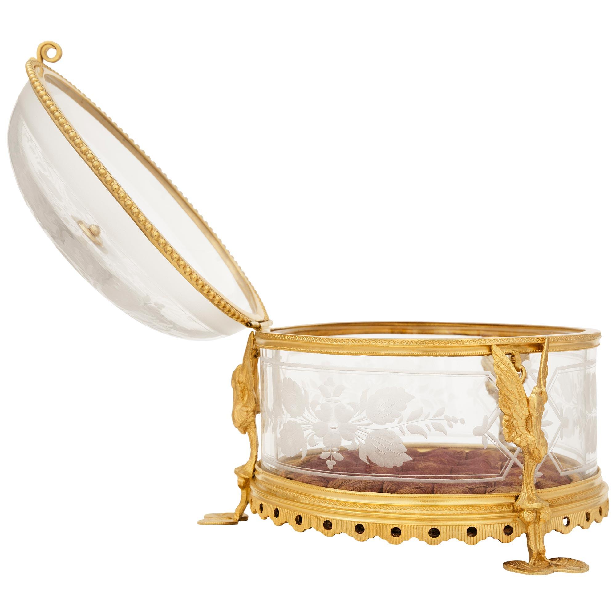 Caja francesa de cristal y ormolu de finales del siglo XIX, estilo Luis XVI en Bueno estado para la venta en West Palm Beach, FL