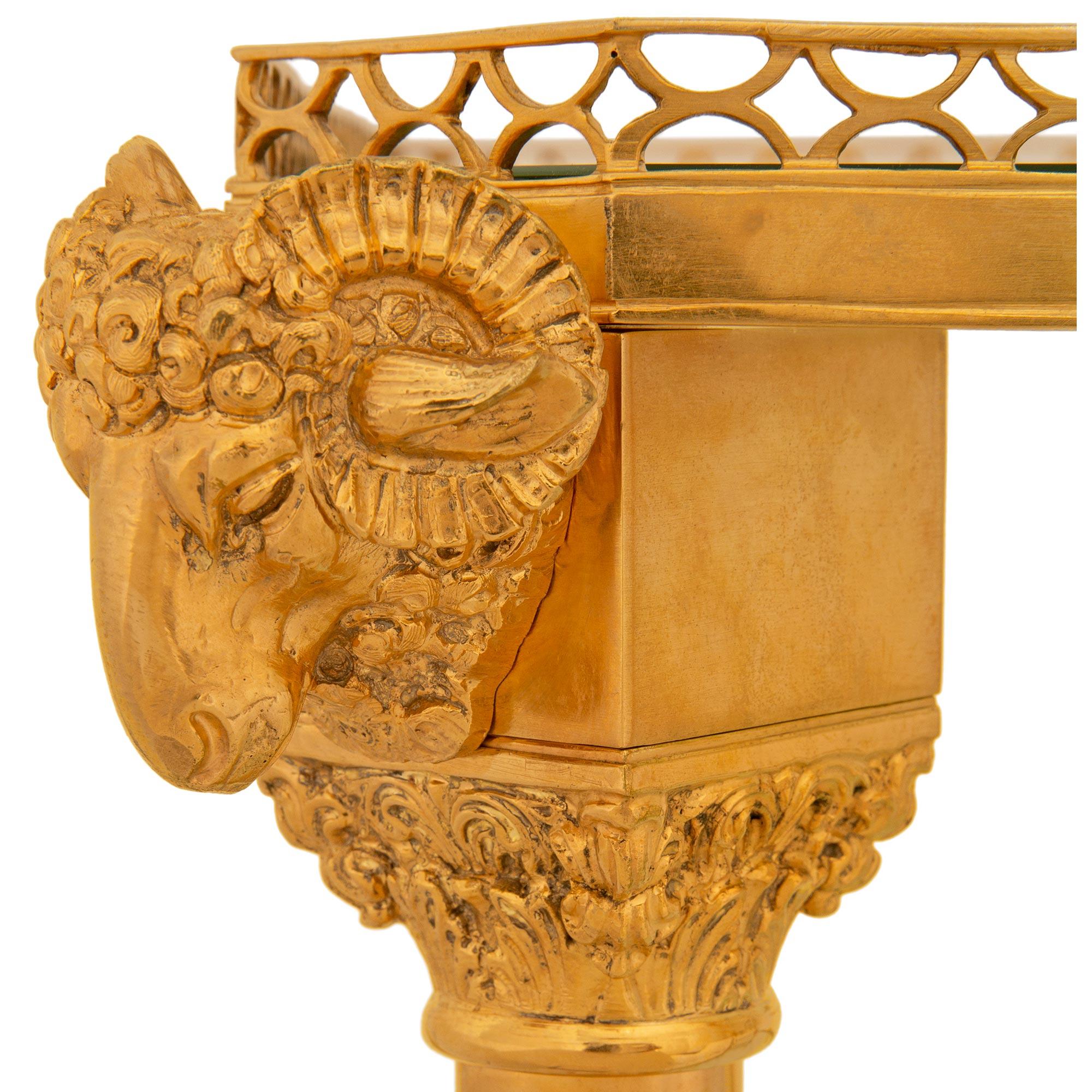 Verre Console à dessert française de la fin du XIXe siècle, de style Louis XVI, en verre et bronze doré en vente