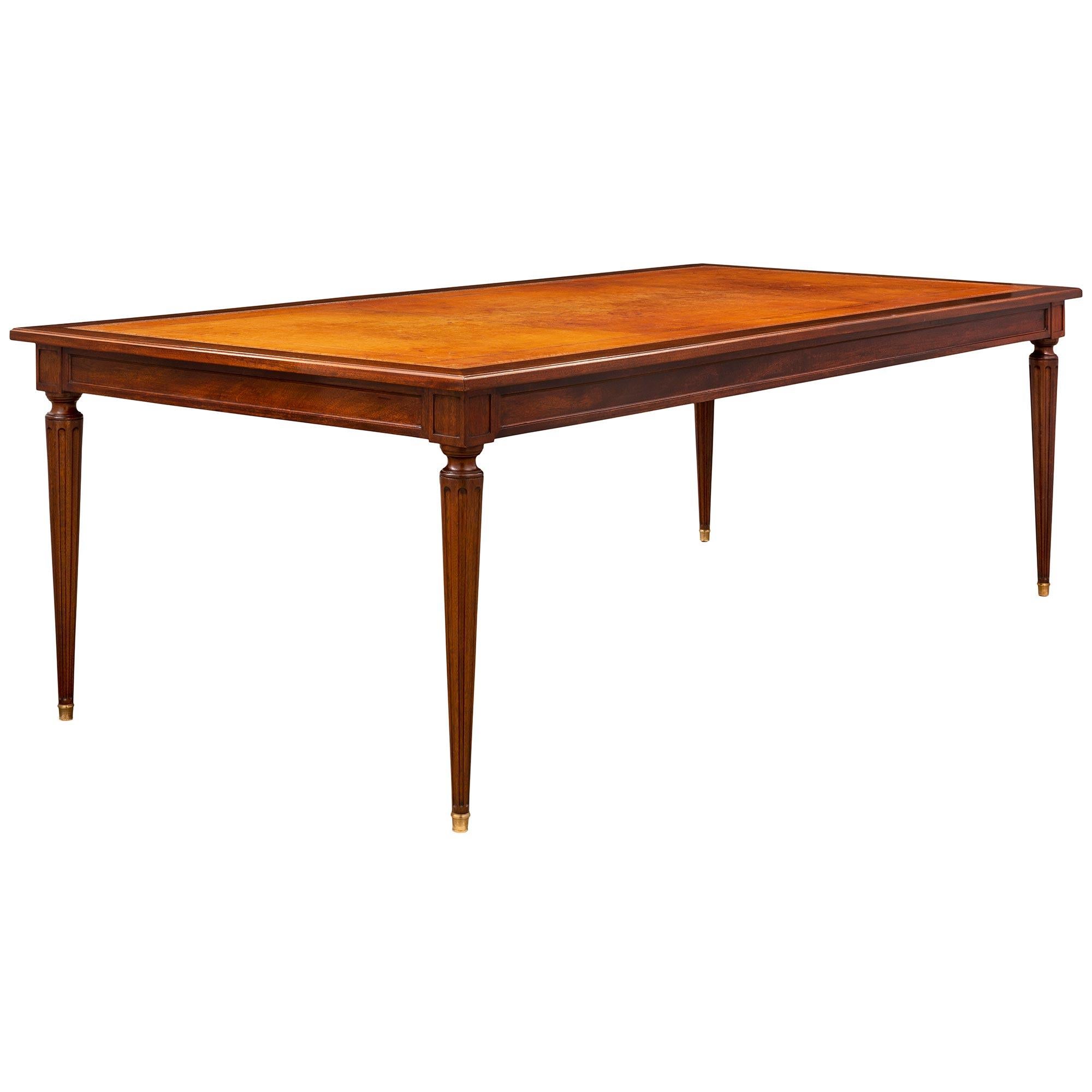 French Late 19th Century Louis XVI St. Mahogany and Leather Library/Center Table In Good Condition For Sale In West Palm Beach, FL