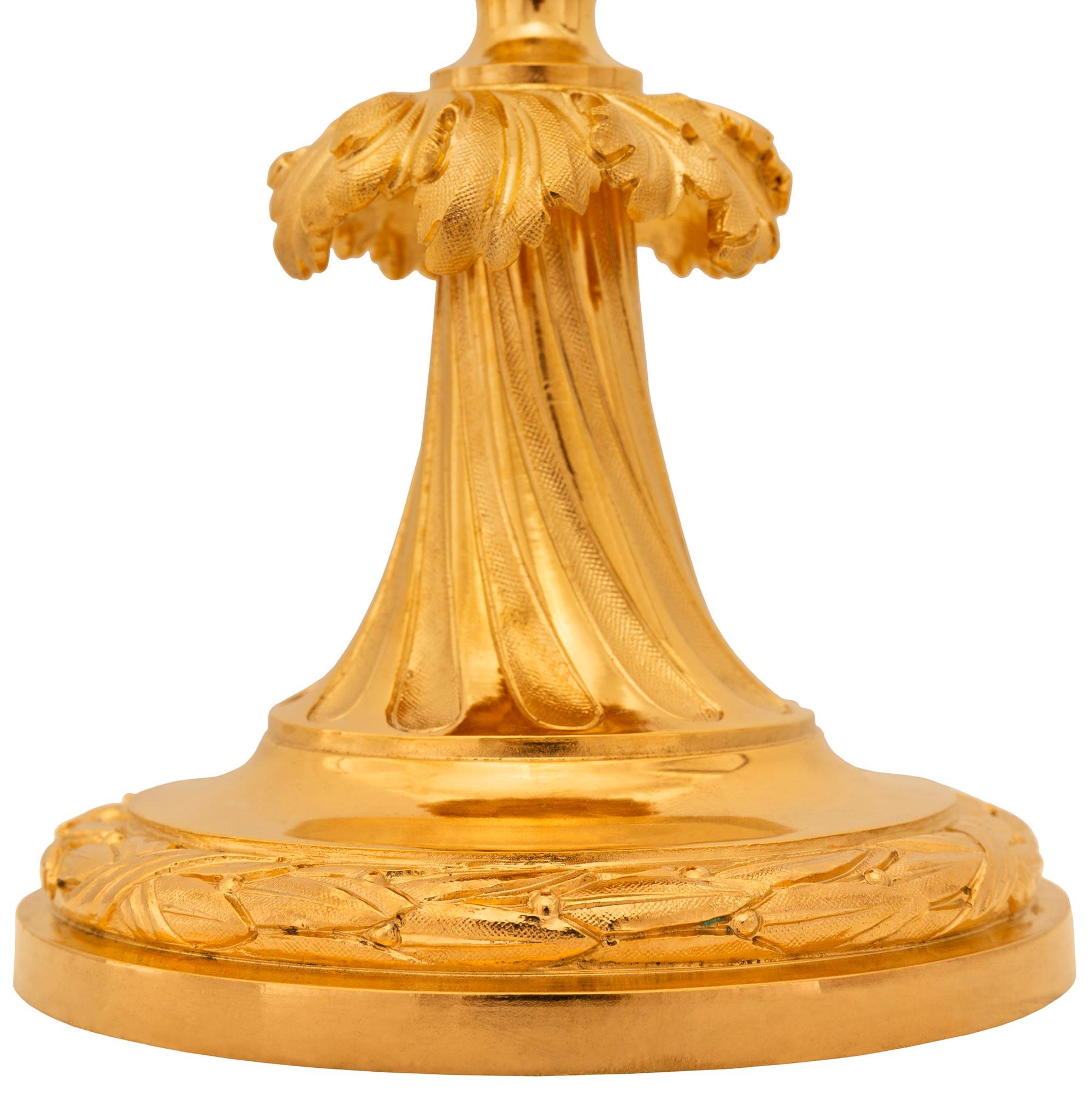 Vaso francese della fine del XIX secolo in stile Luigi XVI in ormolu e cristallo Baccarat in vendita 2