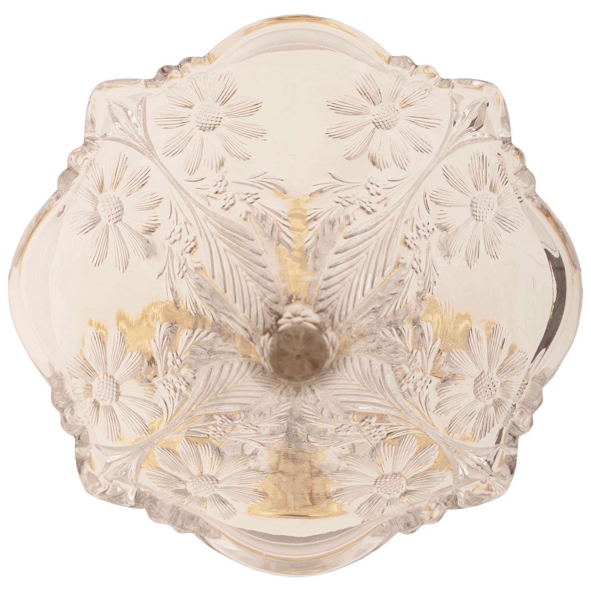 Vaso francese della fine del XIX secolo in stile Luigi XVI in ormolu e cristallo Baccarat in vendita 3
