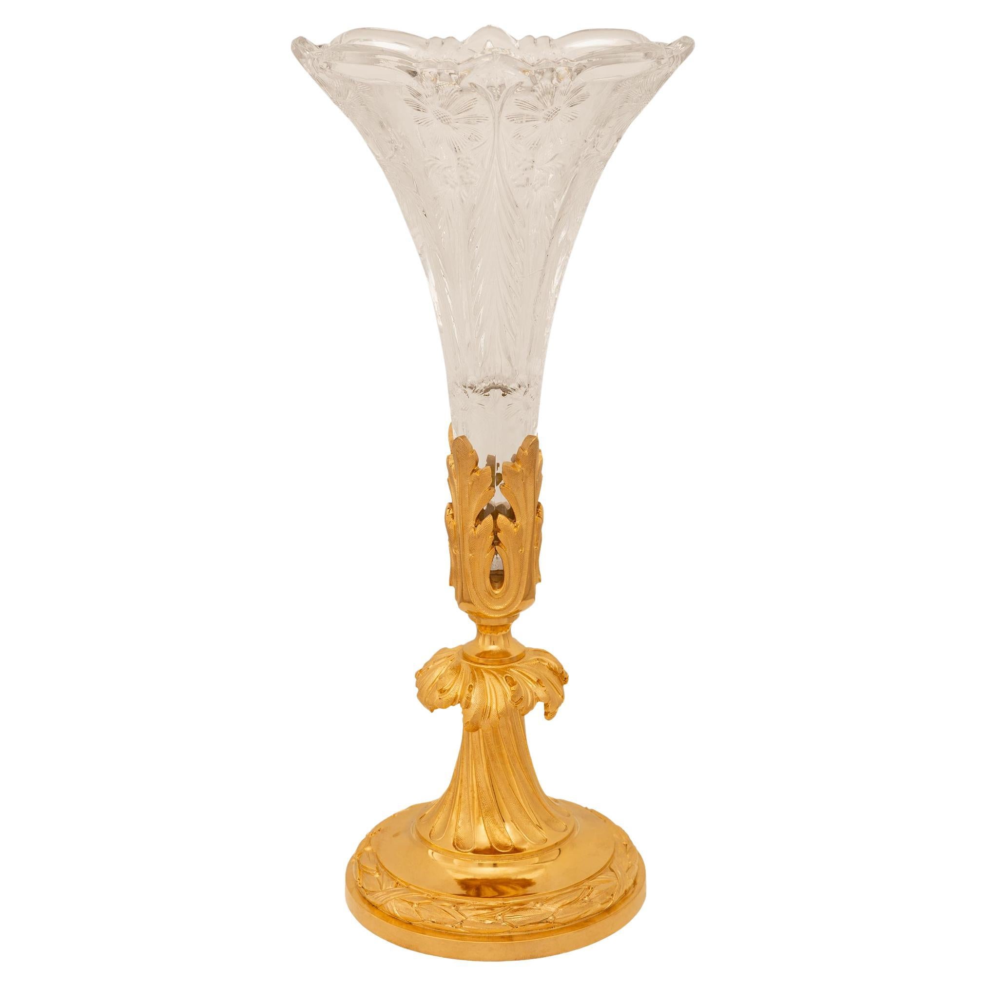 Jarrón francés de Ormolu y Cristal de Baccarat de finales del siglo XIX, estilo Luis XVI