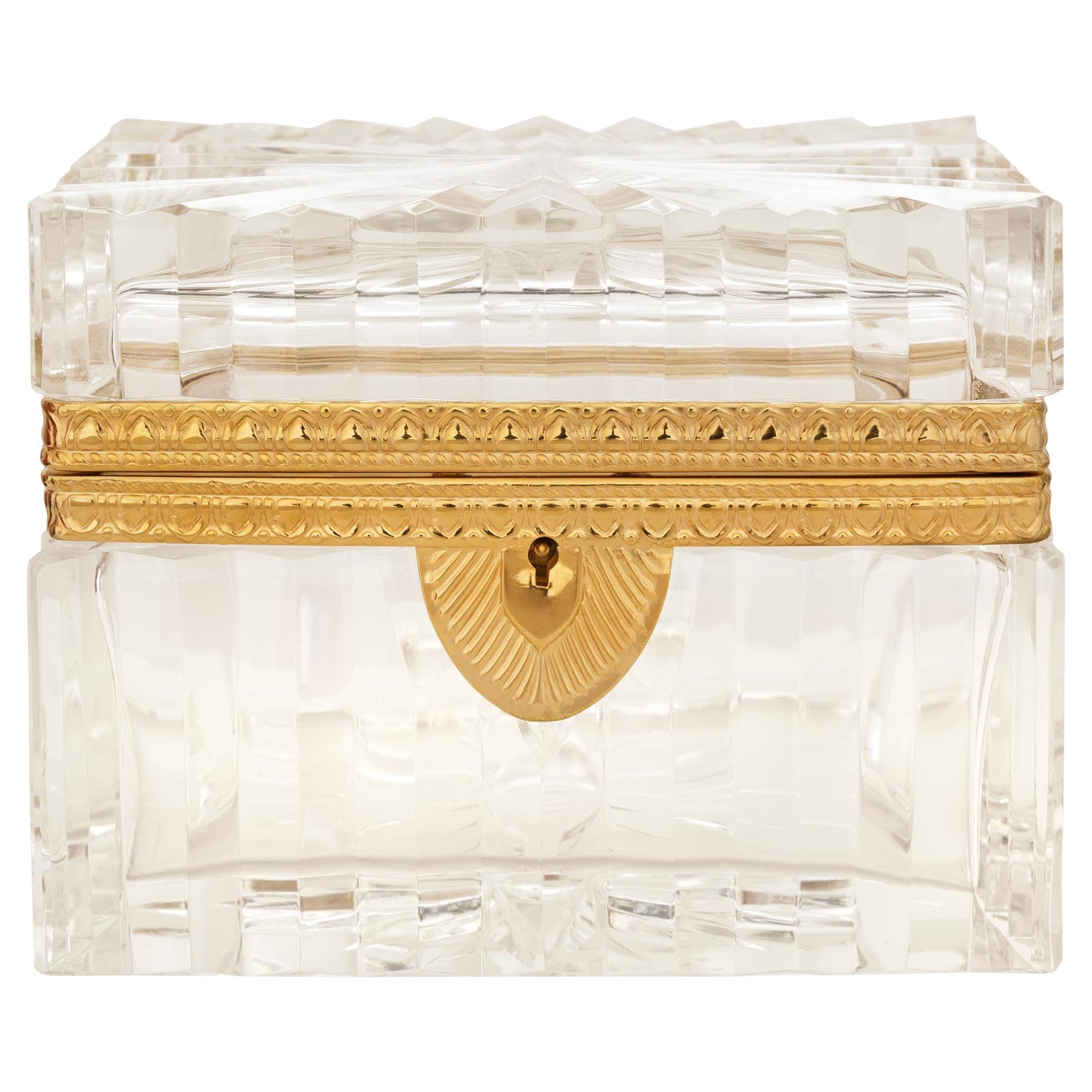 Scatola francese della fine del XIX secolo in stile Luigi XVI con ormolu e cristallo in vendita