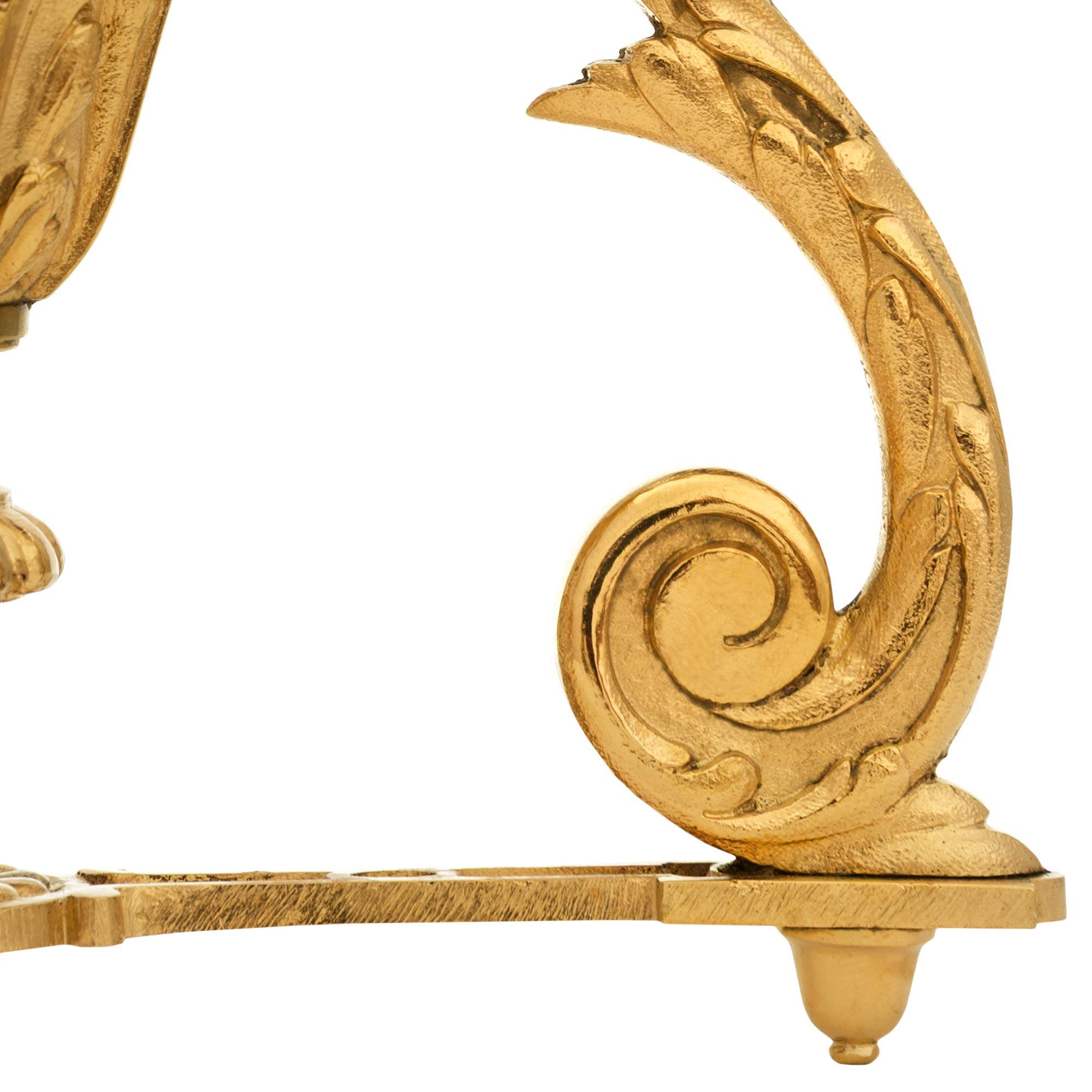 Vaso francese della fine del XIX secolo in stile Luigi XVI in ormolu e cristallo in vendita 2