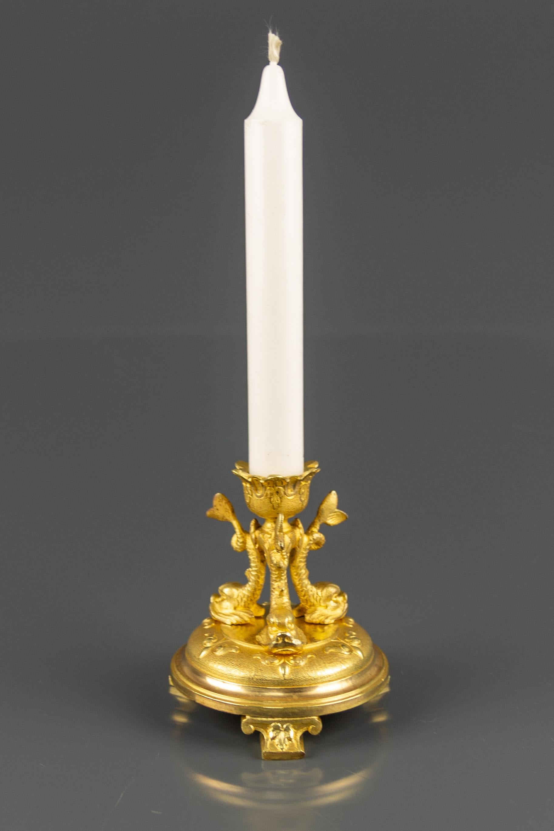 French Late 19th Century Louis XVI Style Gilt Bronze Candlestick with Dolphins In Good Condition For Sale In Barntrup, DE