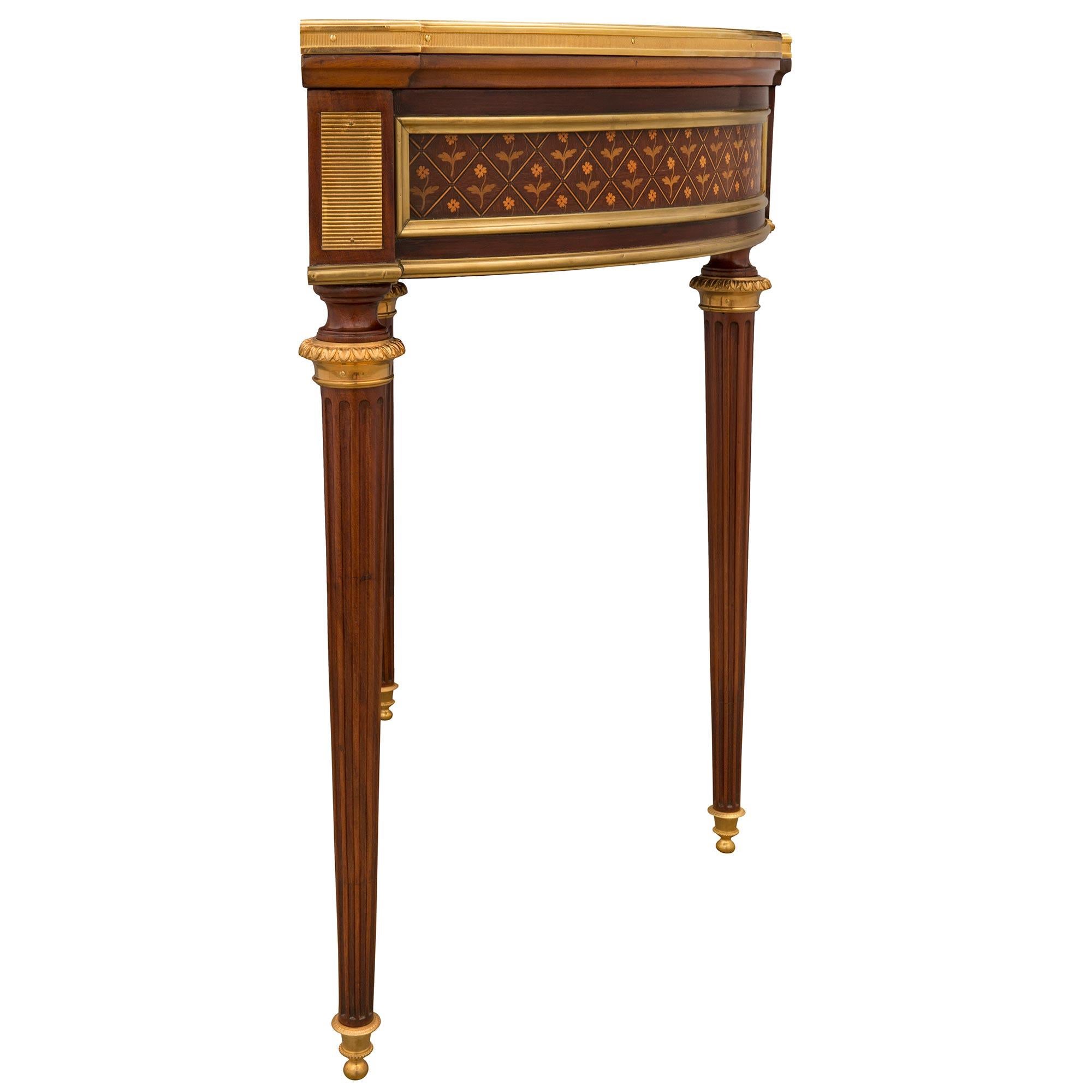 Bronze doré Table de jeu française de la fin du XIXe siècle de style Louis XVI en acajou et bronze doré