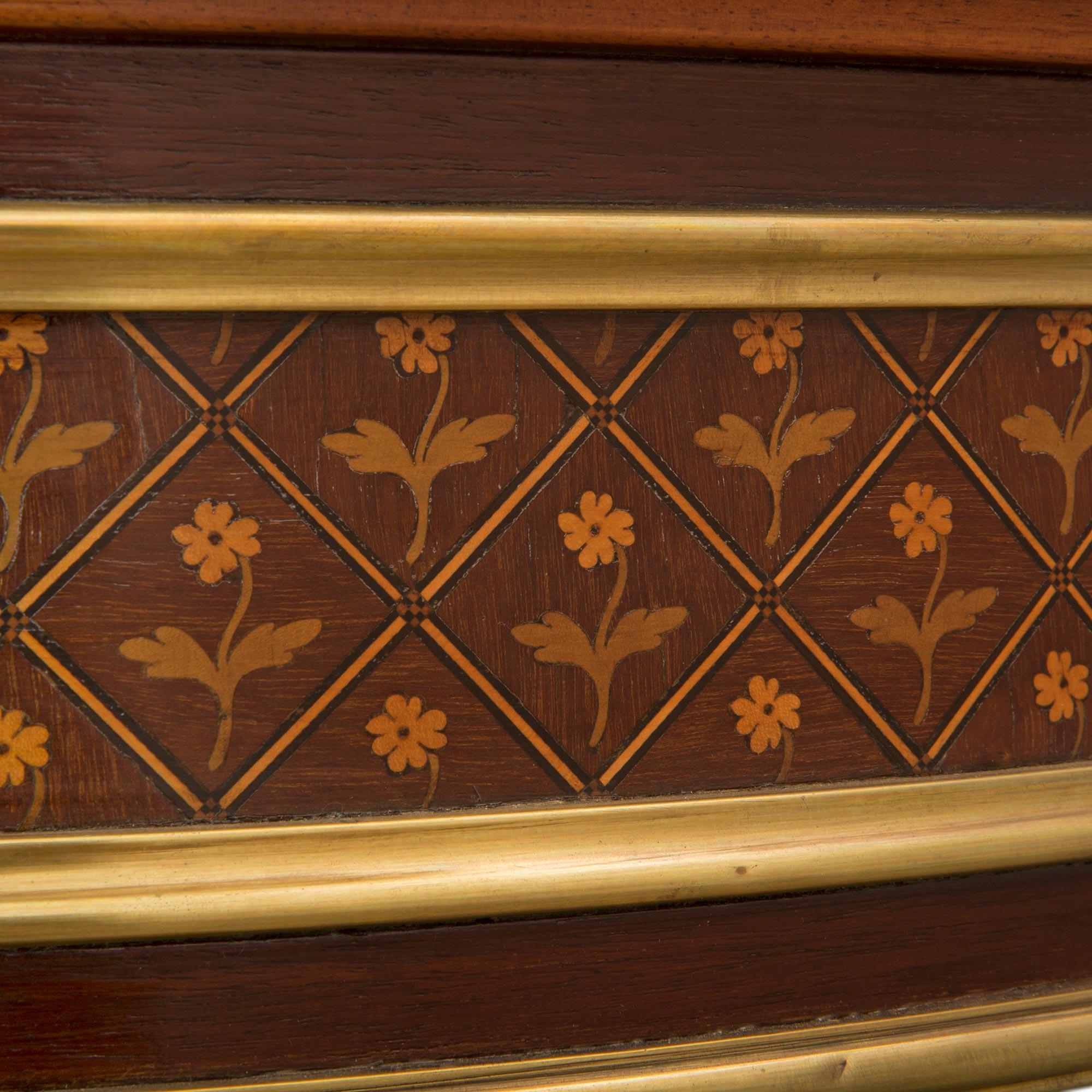 Table de jeu française de la fin du XIXe siècle de style Louis XVI en acajou et bronze doré 2
