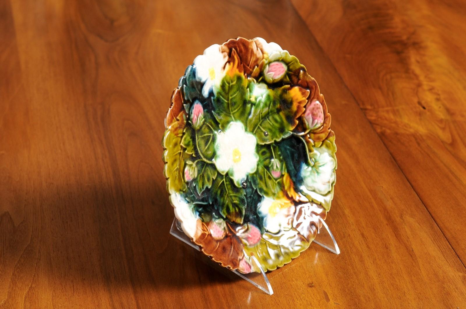 French Late 19th Century Majolica Barbotine Plate with Strawberries and Flowers 4