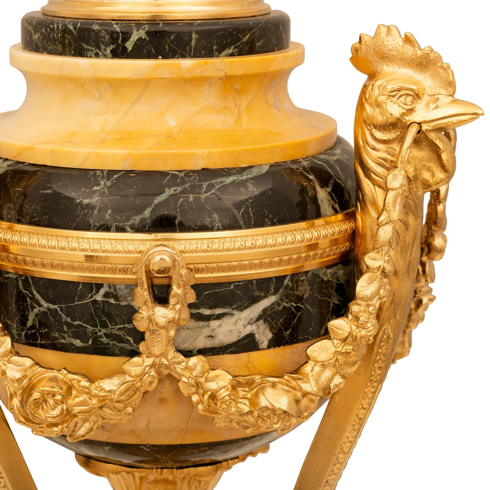 Lámpara francesa de mármol y ormolu de la época de Napoleón III de finales del siglo XIX Ormolú en venta