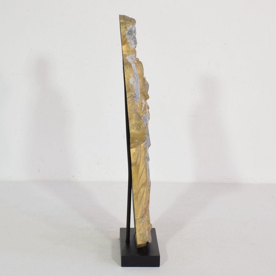 Français Statue de saint en métal doré néo-gothique français de la fin du XIXe siècle en vente