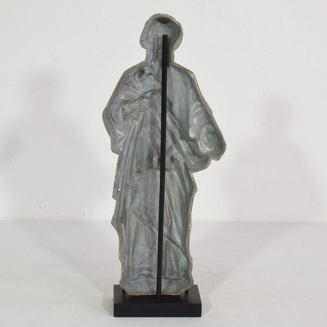 Doré Statue de saint en métal doré néo-gothique français de la fin du XIXe siècle en vente