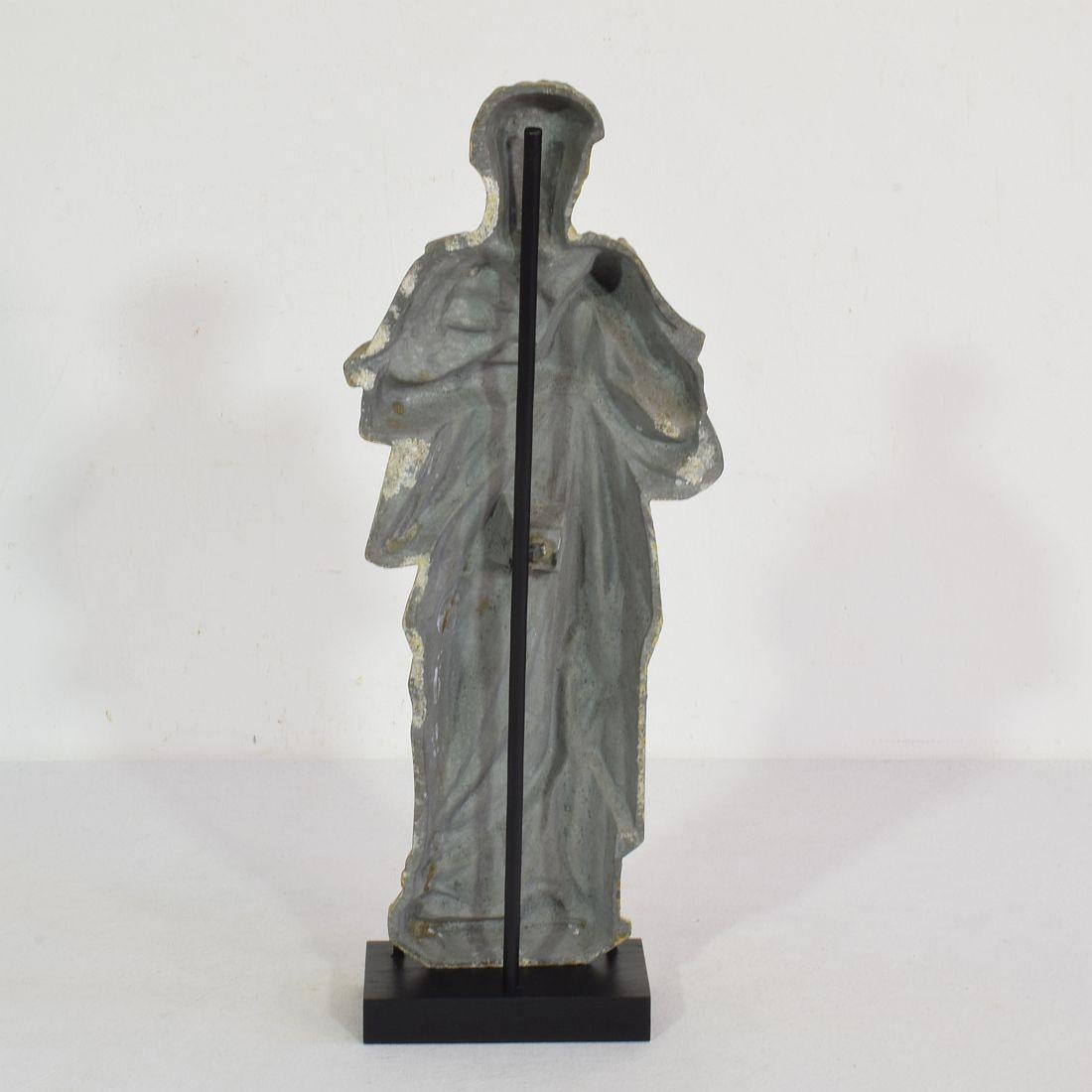 Doré Statue de saint en métal doré néo-gothique français de la fin du XIXe siècle en vente